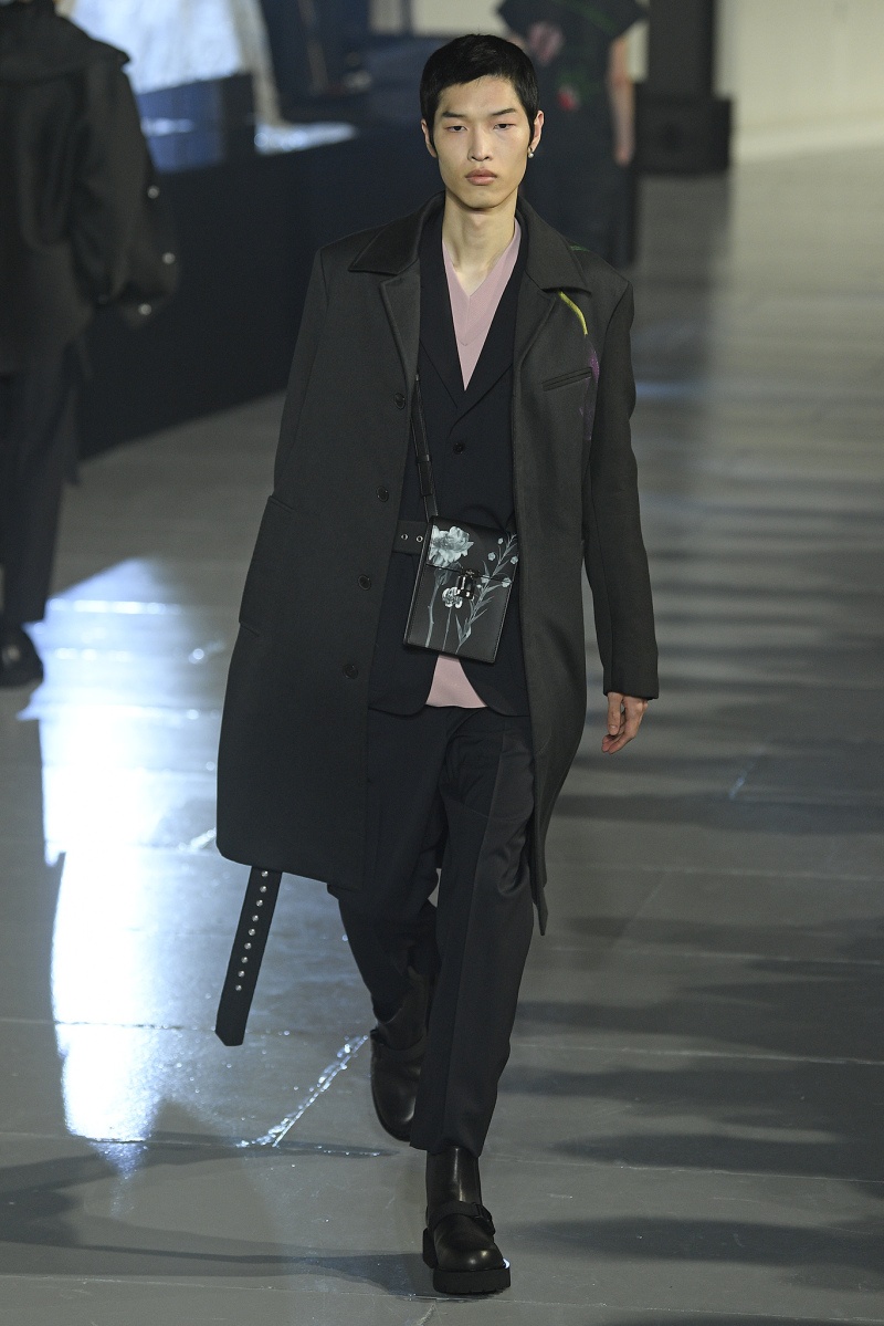 Lan ranh gioi tinh trong show dien Valentino anh 16