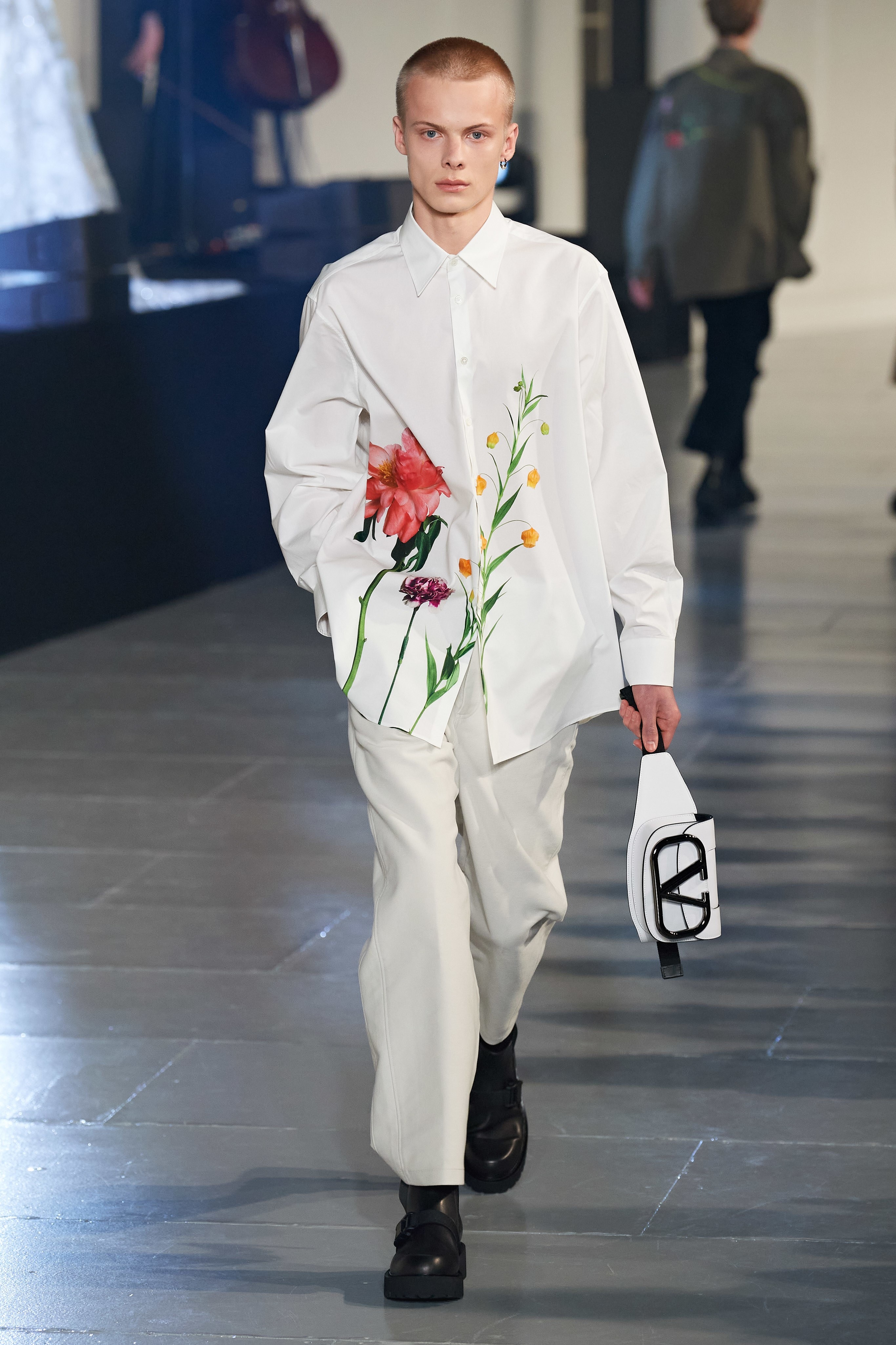 Lan ranh gioi tinh trong show dien Valentino anh 3