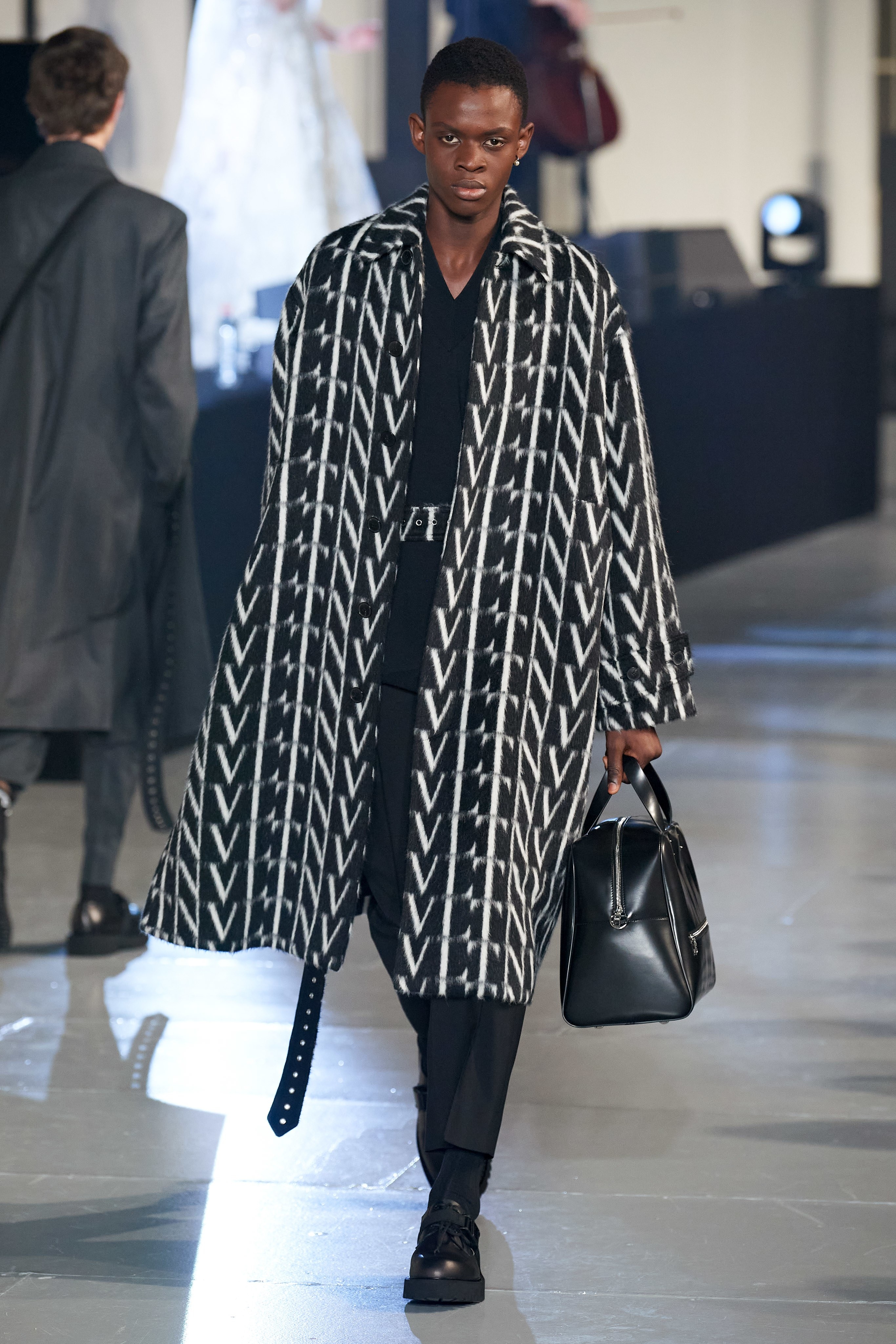 Lan ranh gioi tinh trong show dien Valentino anh 6