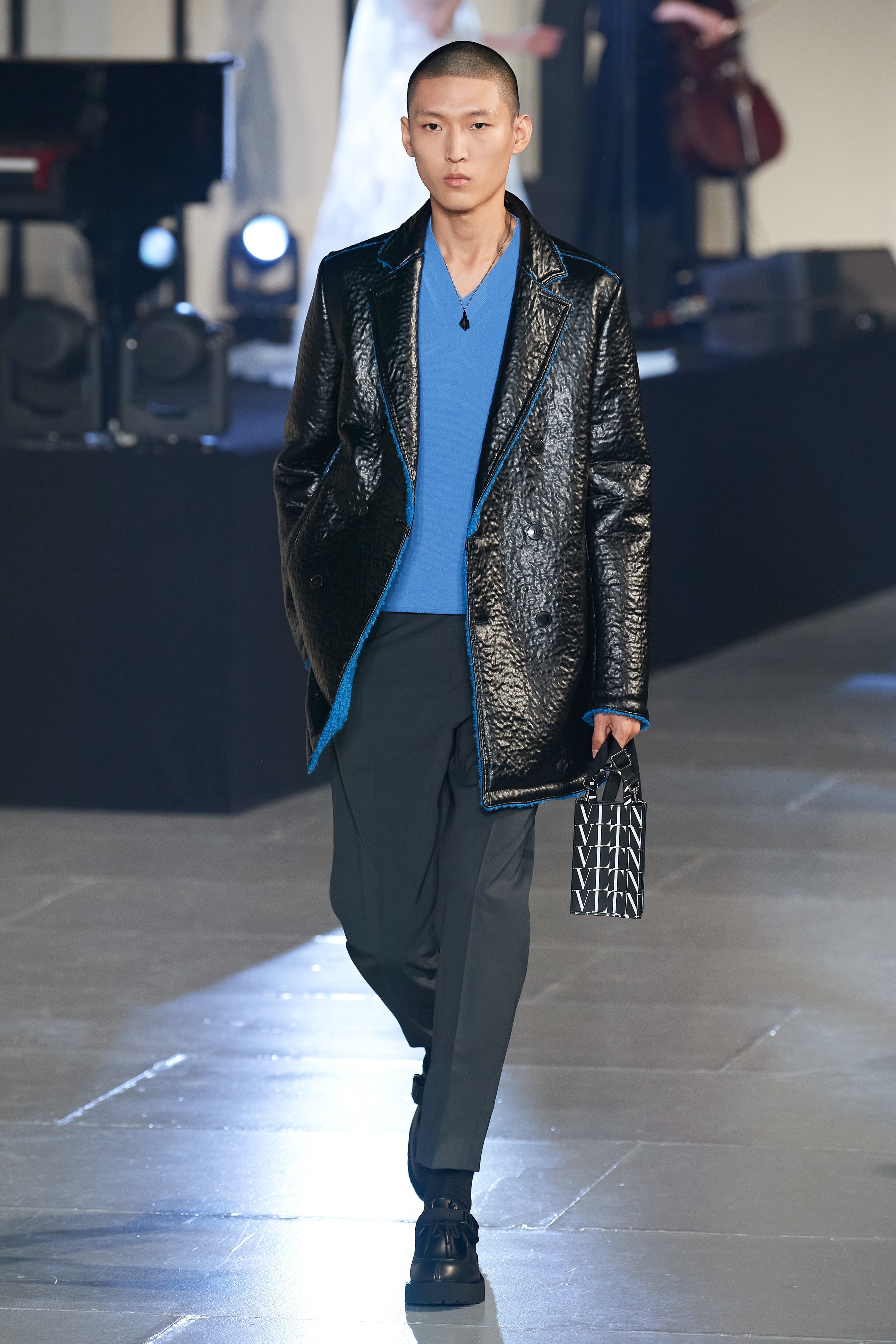 Lan ranh gioi tinh trong show dien Valentino anh 8