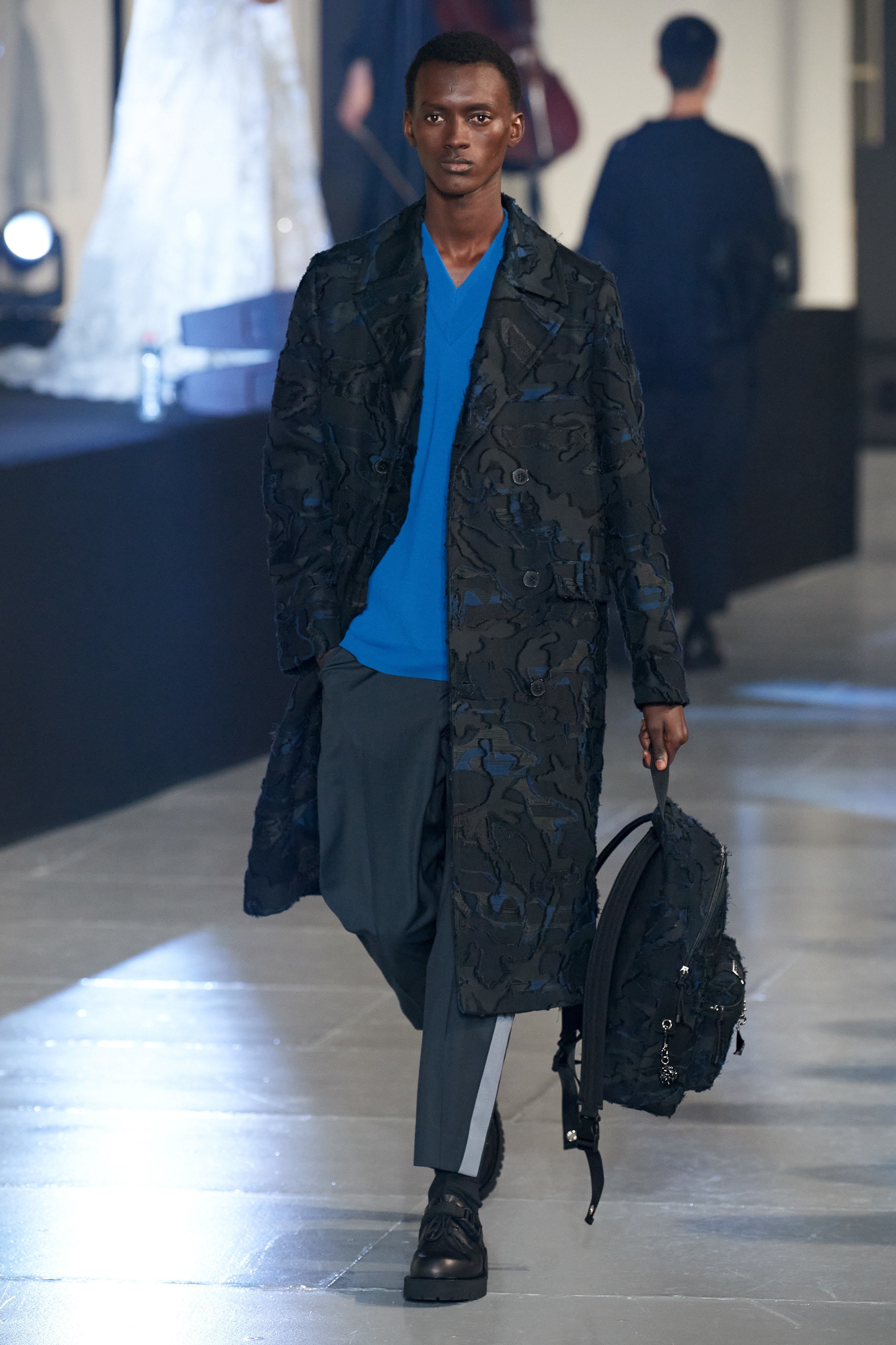 Lan ranh gioi tinh trong show dien Valentino anh 9