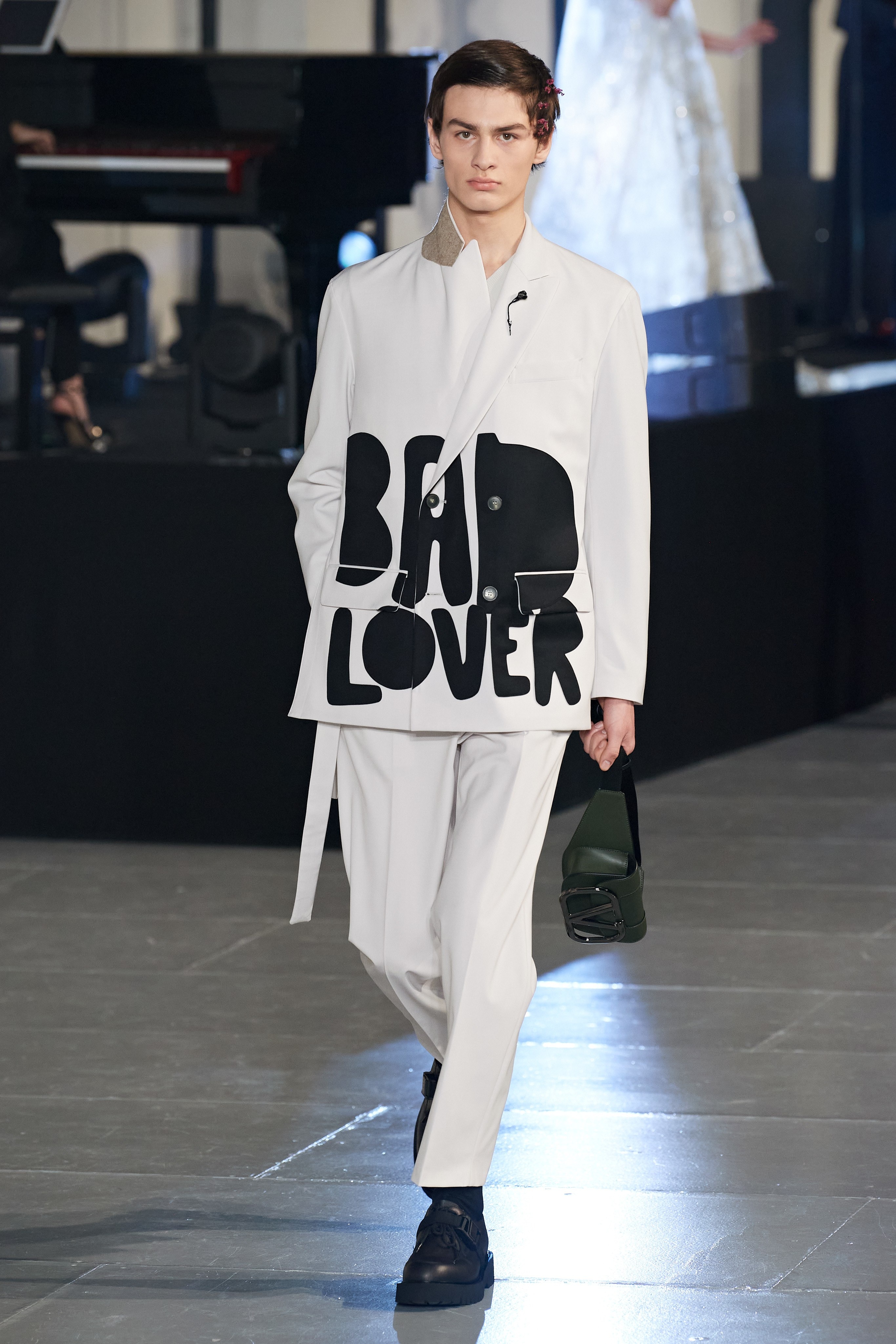 Lan ranh gioi tinh trong show dien Valentino anh 11