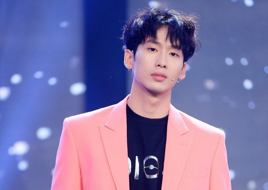 Tuan Tran thich dung hang hieu, gu an mac mau me kieu Han Quoc hinh anh