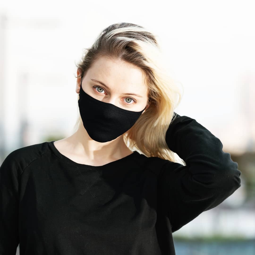 Gioi tre dien do sanh dieu cung khau trang anh 1