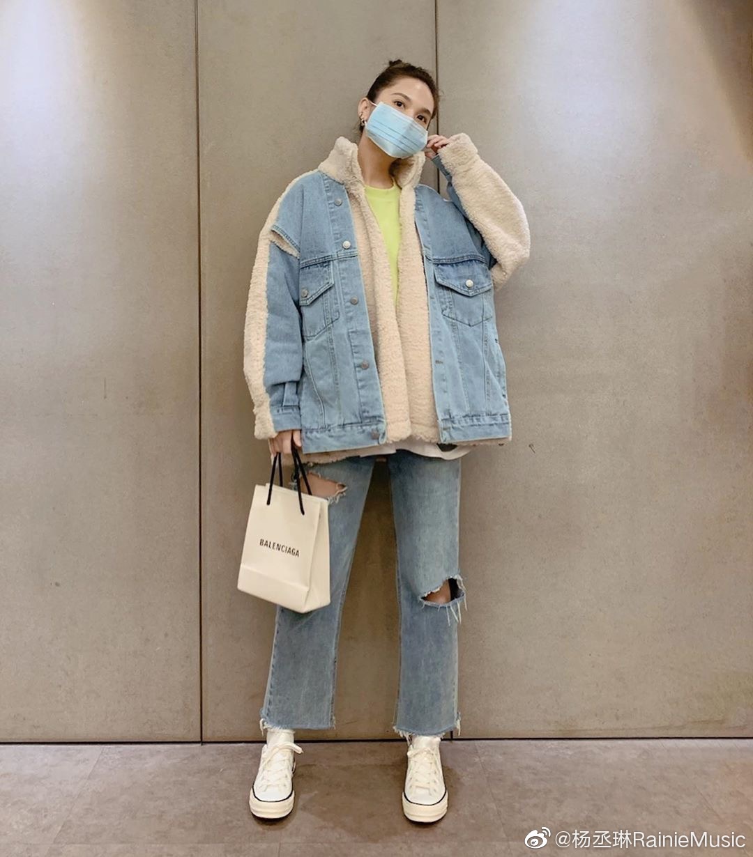 Gioi tre dien do sanh dieu cung khau trang anh 4