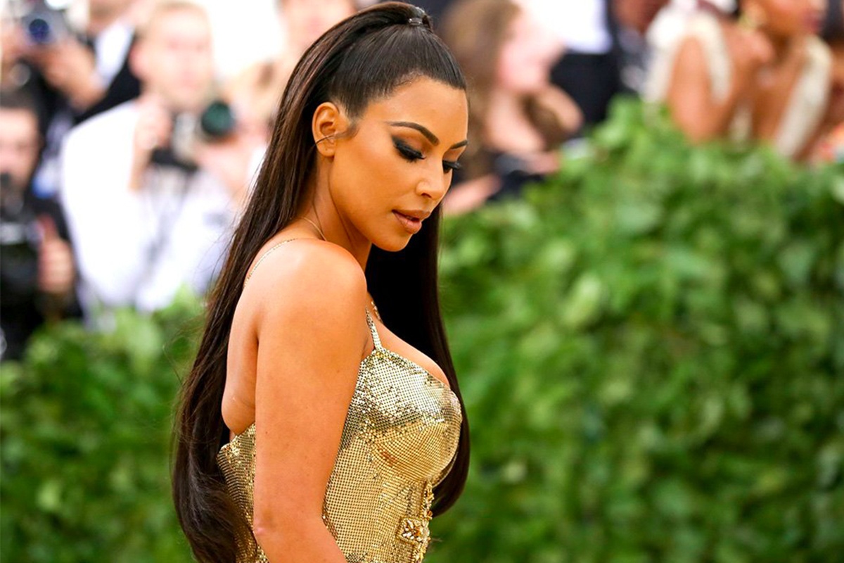 Mac quan ao bo sat co the nhu Kim Kardashian nguy hiem the nao? hinh anh