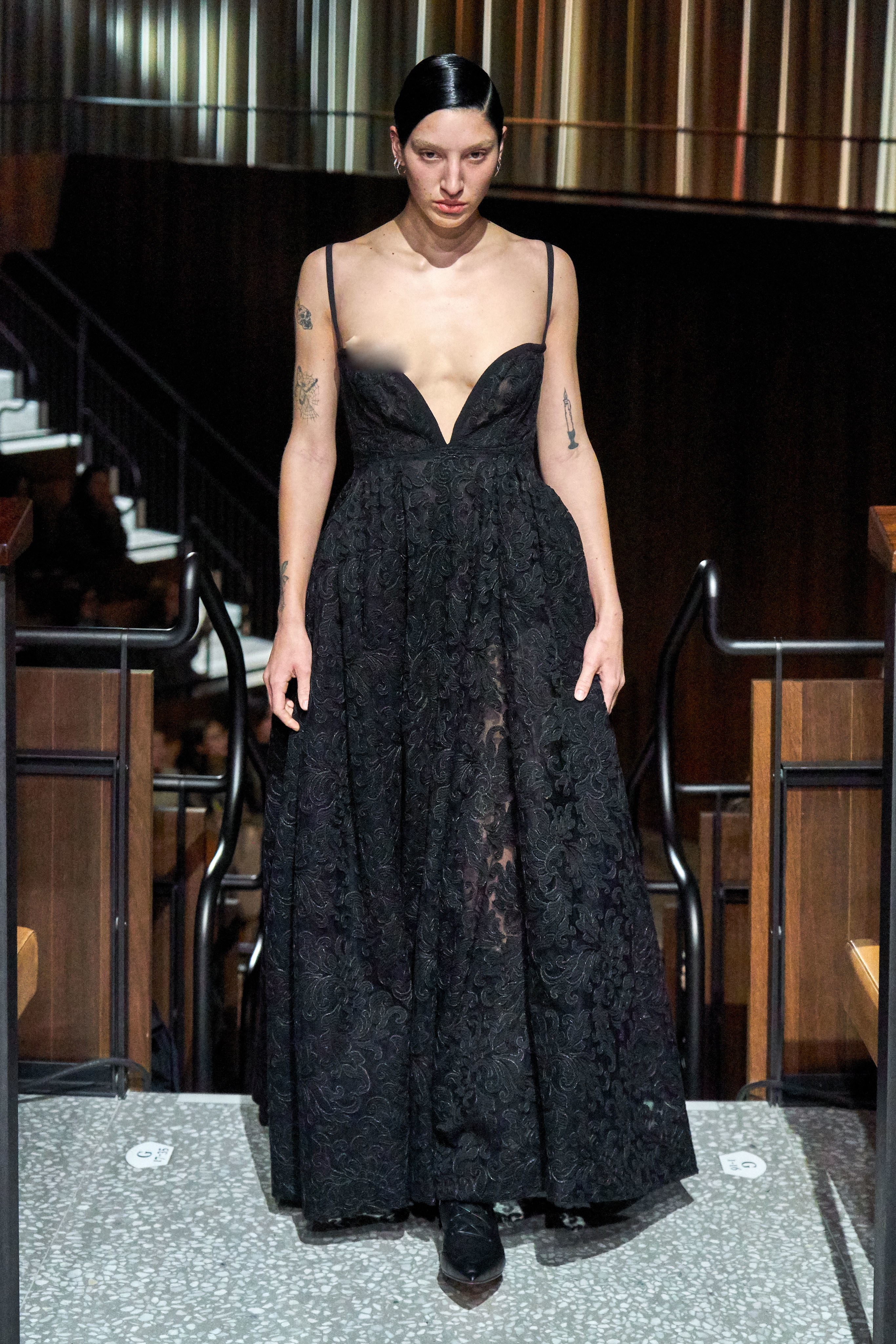 Mẫu Việt xuất hiện trên sàn quốc tế ảnh 2 Mau Viet xuat hien tren san quoc te anh 2