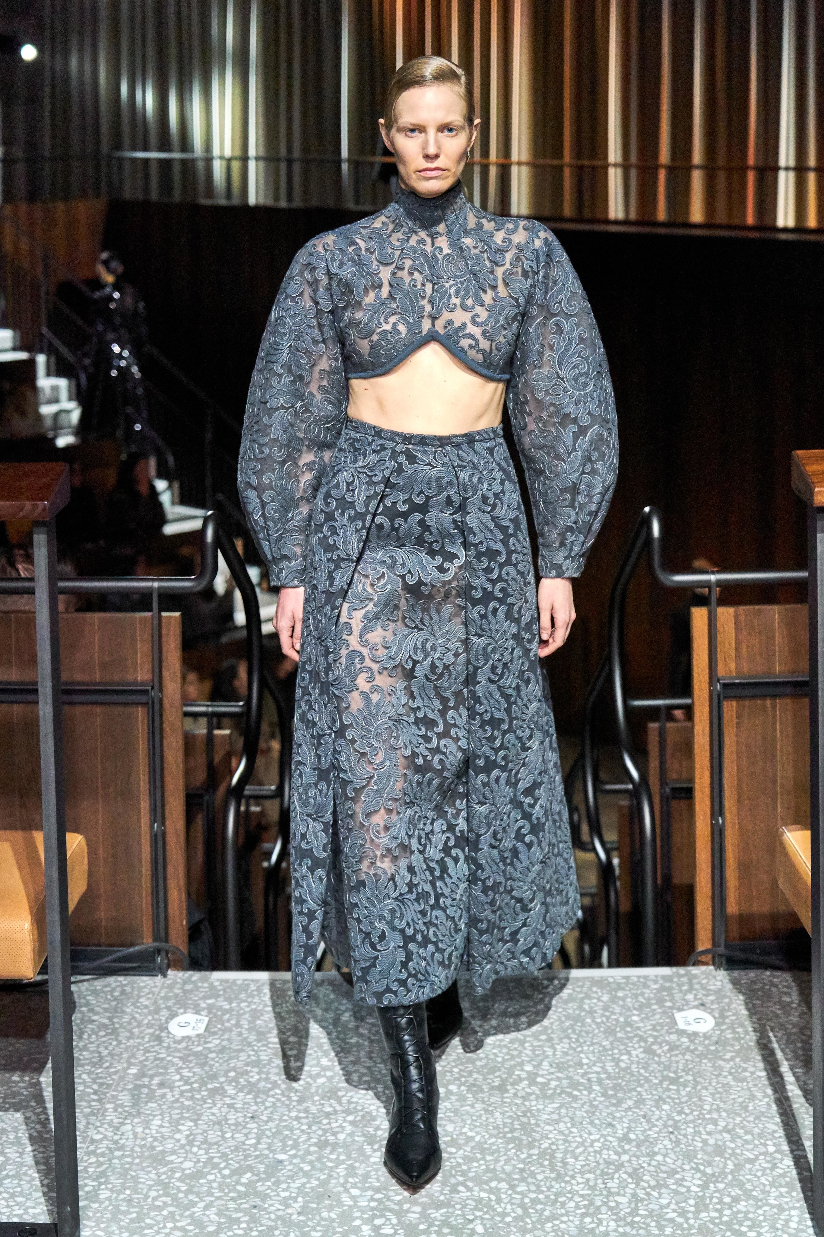 Mẫu Việt xuất hiện trên sàn quốc tế ảnh 4 Mau Viet xuat hien tren san quoc te anh 4