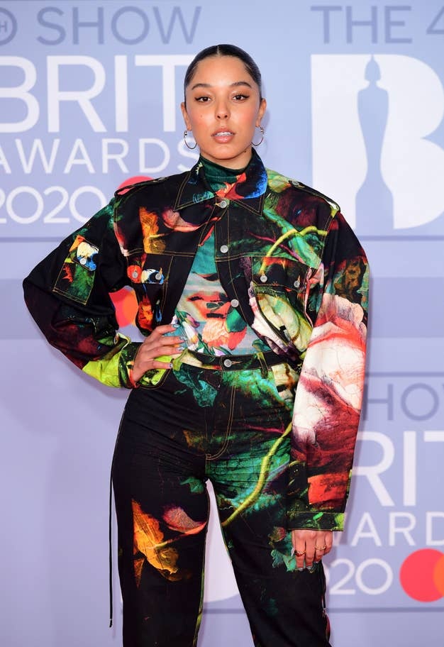 Lizzo "an" chocolate tren tham do anh 8