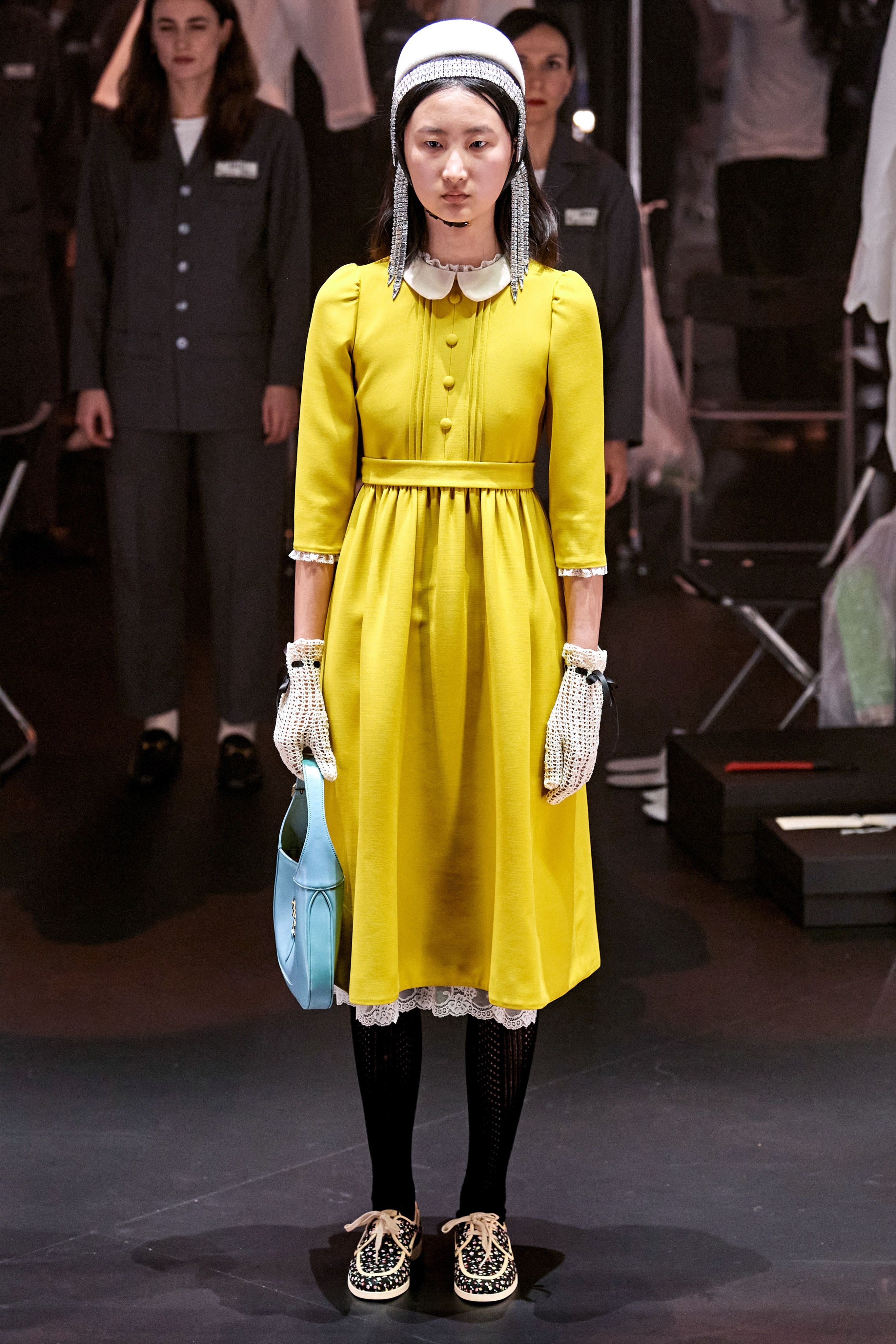 Người mẫu thay đồ lộ thiên trong show Gucci ảnh 6 Nguoi mau thay do lo thien trong show Gucci anh 6