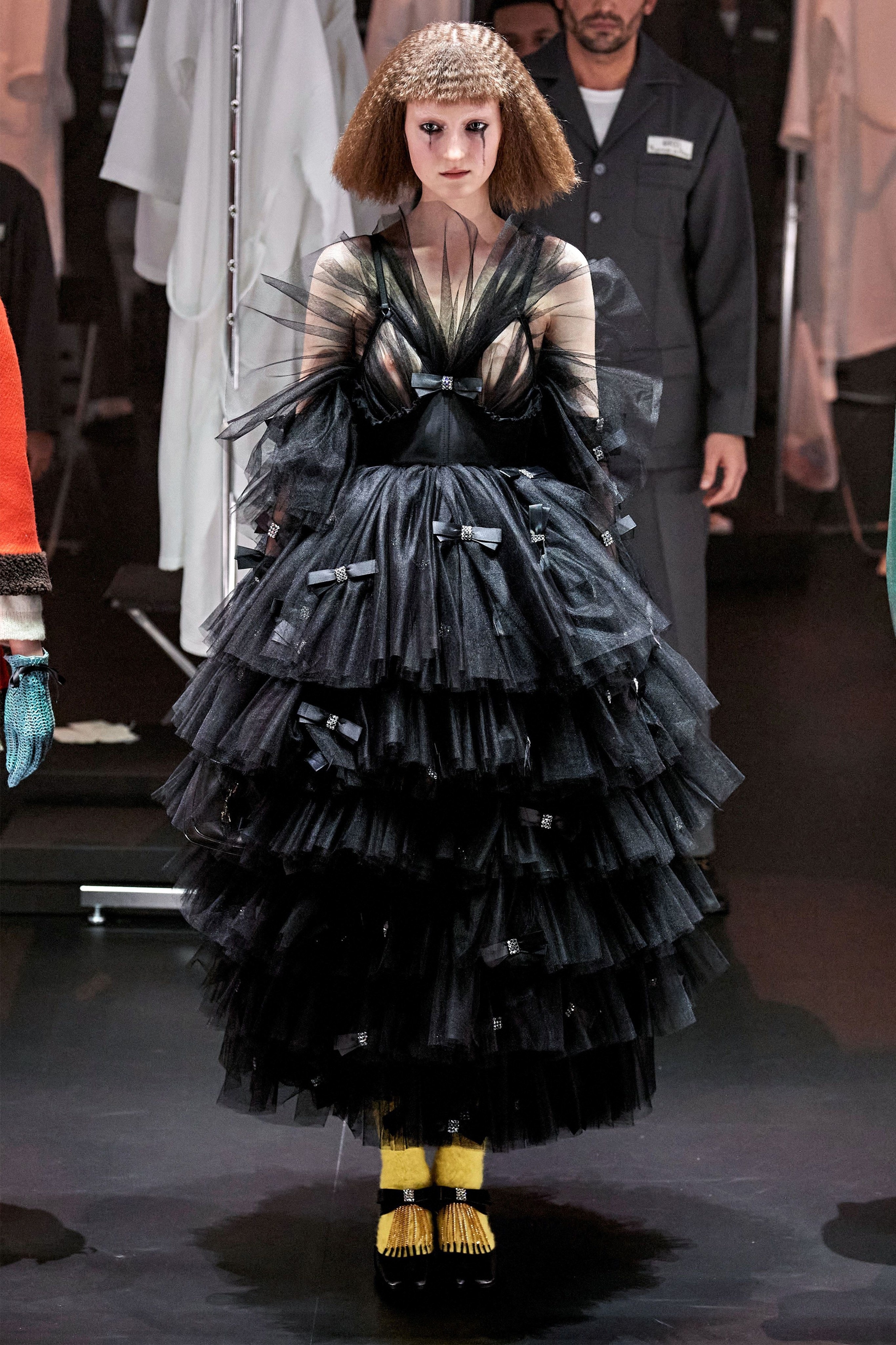 Người mẫu thay đồ lộ thiên trong show Gucci ảnh 18 Nguoi mau thay do lo thien trong show Gucci anh 18