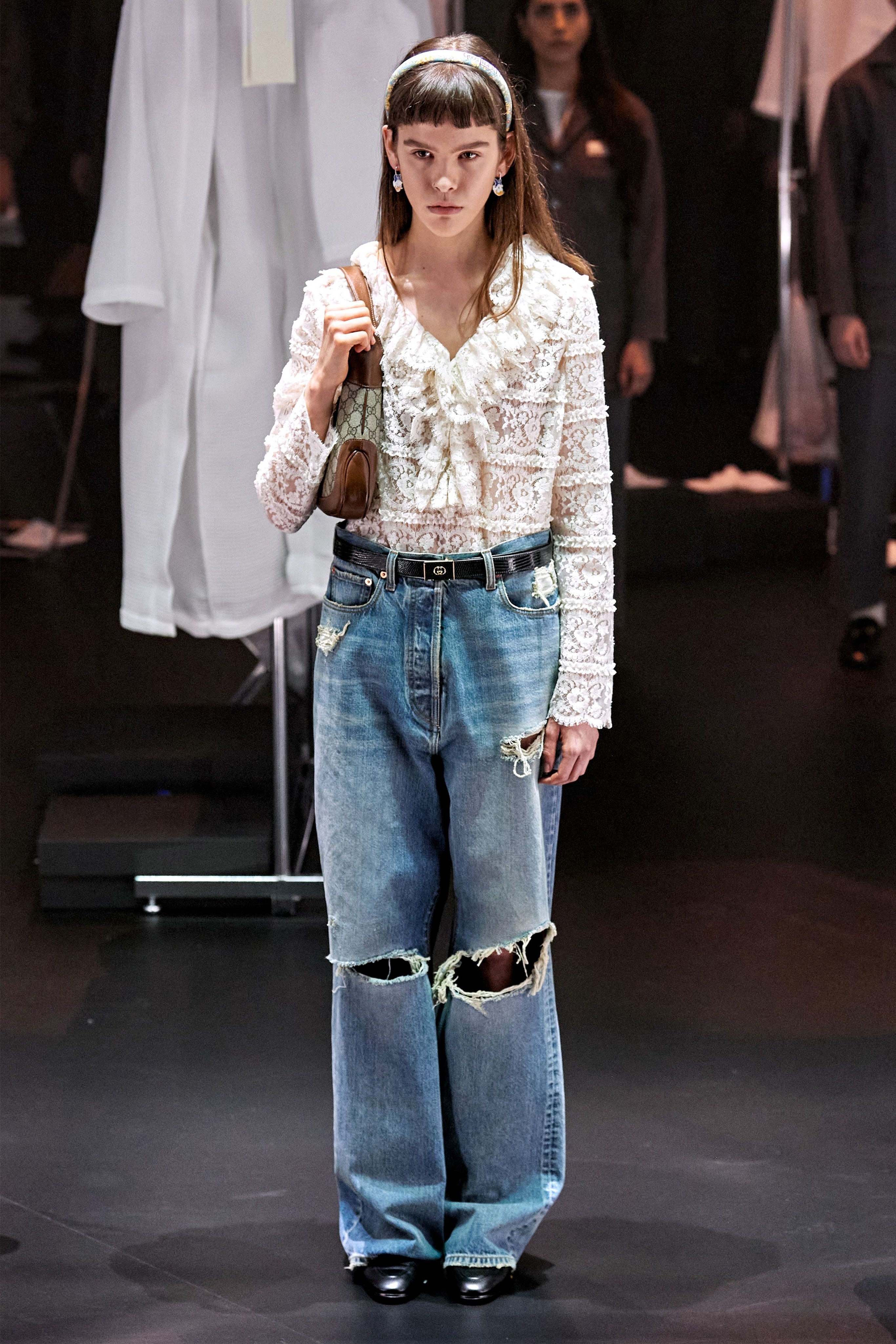 Người mẫu thay đồ lộ thiên trong show Gucci ảnh 16 Nguoi mau thay do lo thien trong show Gucci anh 16