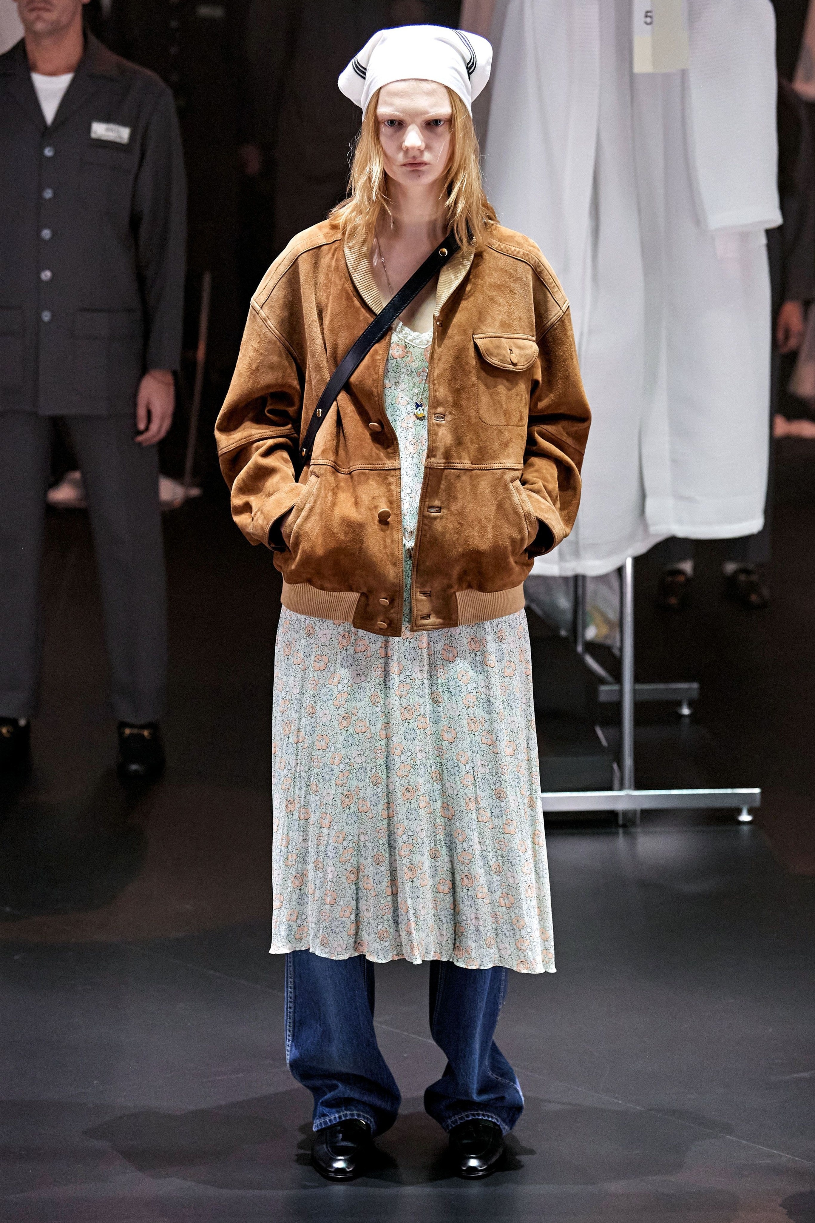 Người mẫu thay đồ lộ thiên trong show Gucci ảnh 17 Nguoi mau thay do lo thien trong show Gucci anh 17