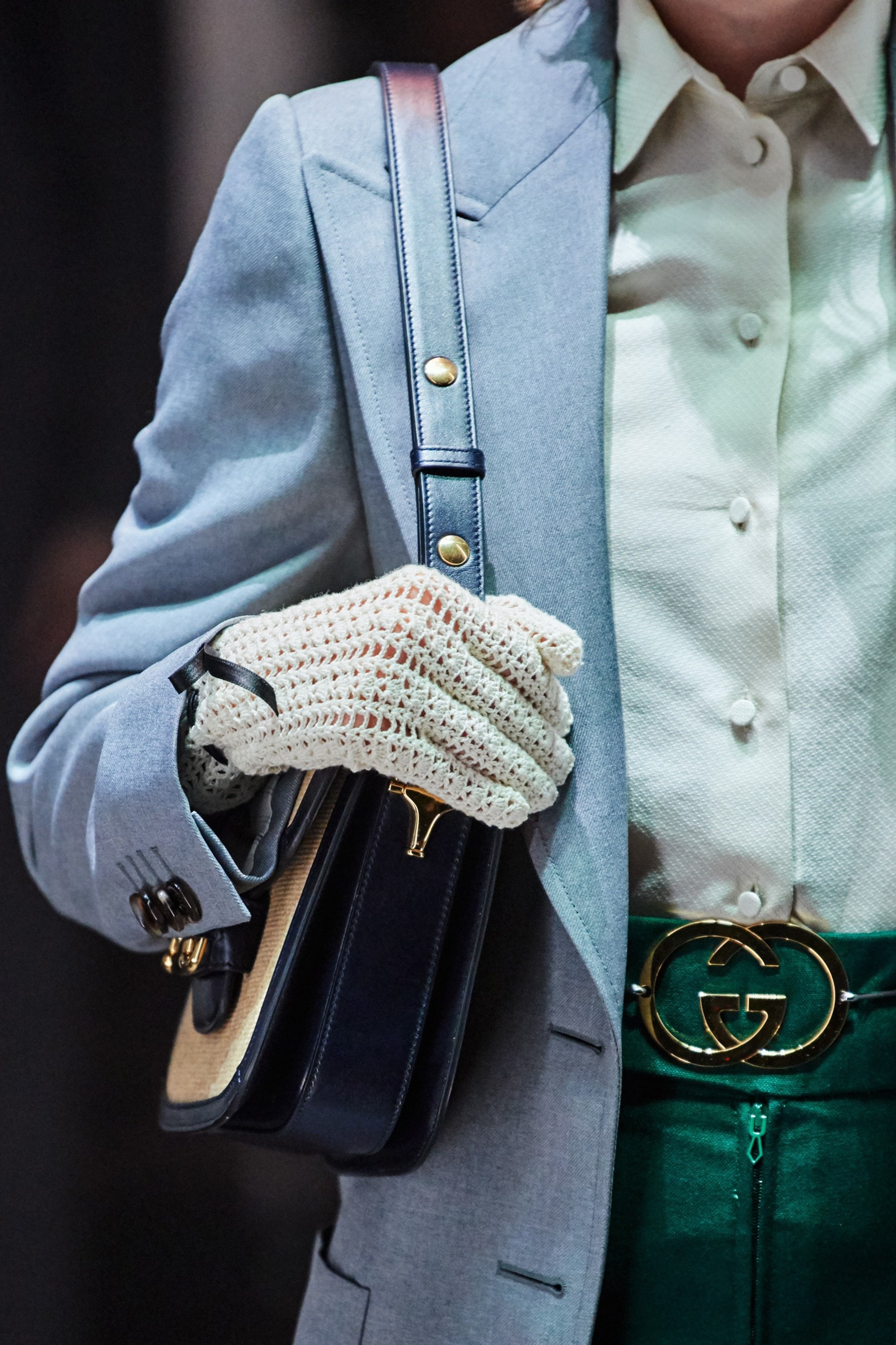 Người mẫu thay đồ lộ thiên trong show Gucci ảnh 23 Nguoi mau thay do lo thien trong show Gucci anh 23