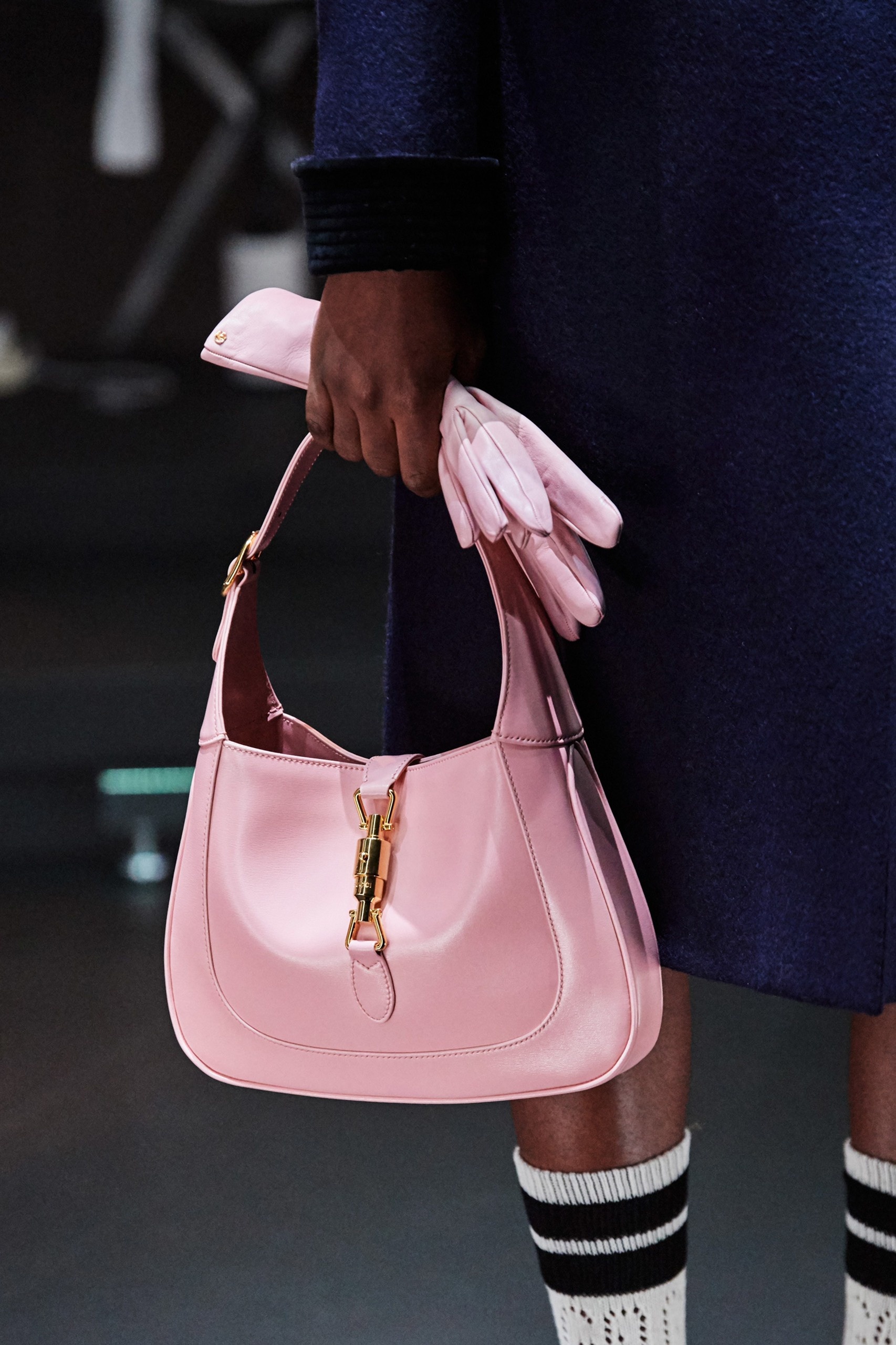 Người mẫu thay đồ lộ thiên trong show Gucci ảnh 25 Nguoi mau thay do lo thien trong show Gucci anh 25