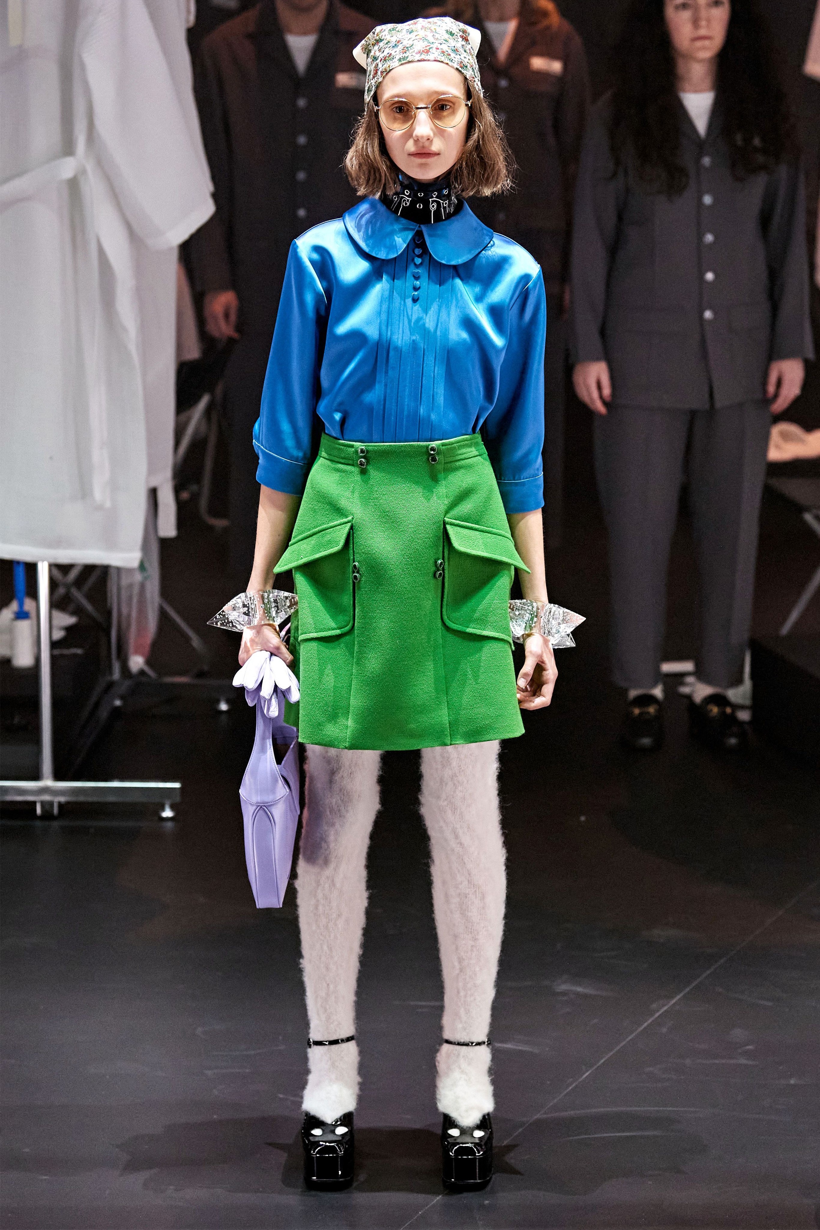 Người mẫu thay đồ lộ thiên trong show Gucci ảnh 8 Nguoi mau thay do lo thien trong show Gucci anh 8