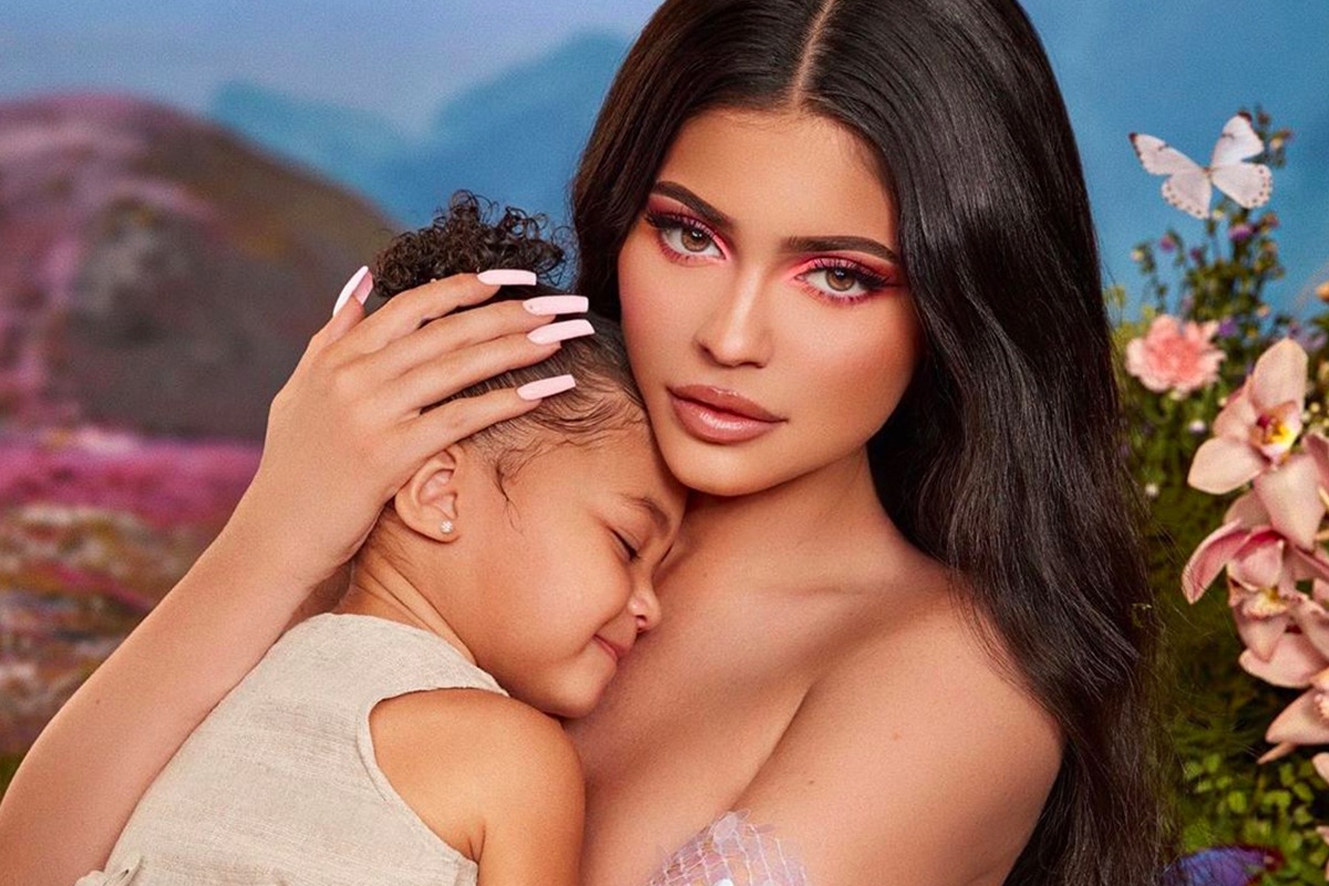 Tai sao Kylie Jenner khong the dang ky ban quyen ten cho con gai? hinh anh