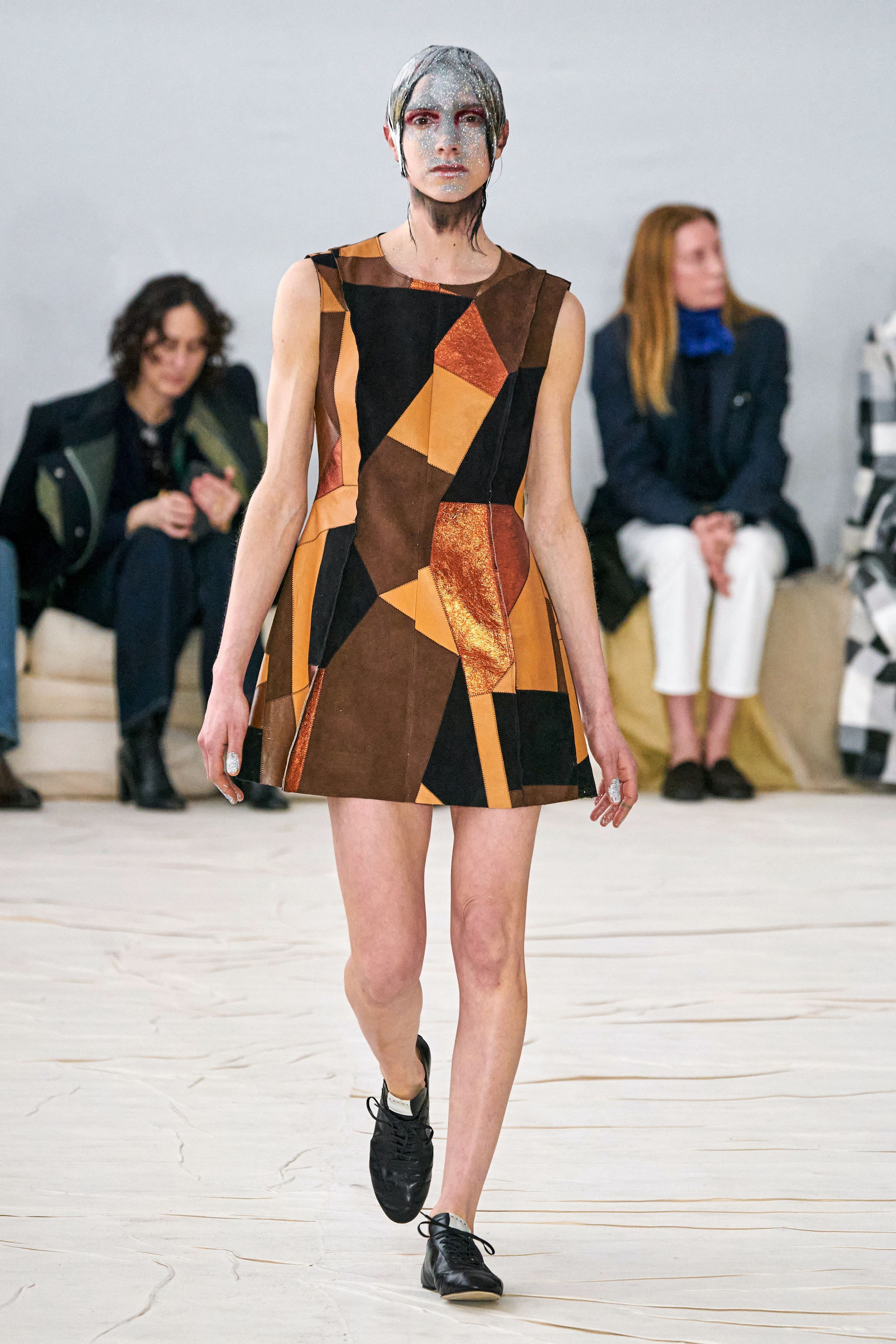 Versace mang tinh than nu quyen len san khau anh 2