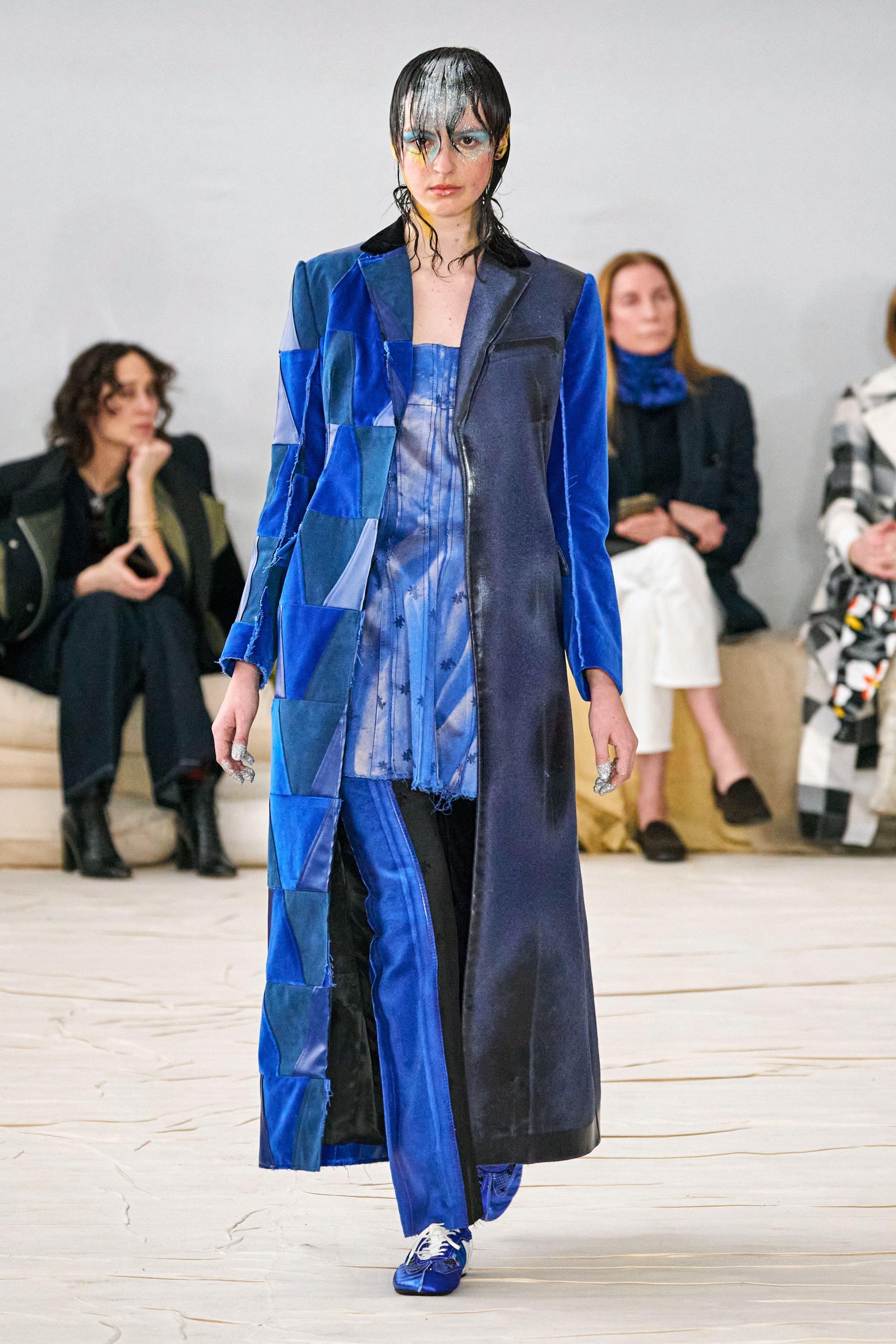 Versace mang tinh than nu quyen len san khau anh 5