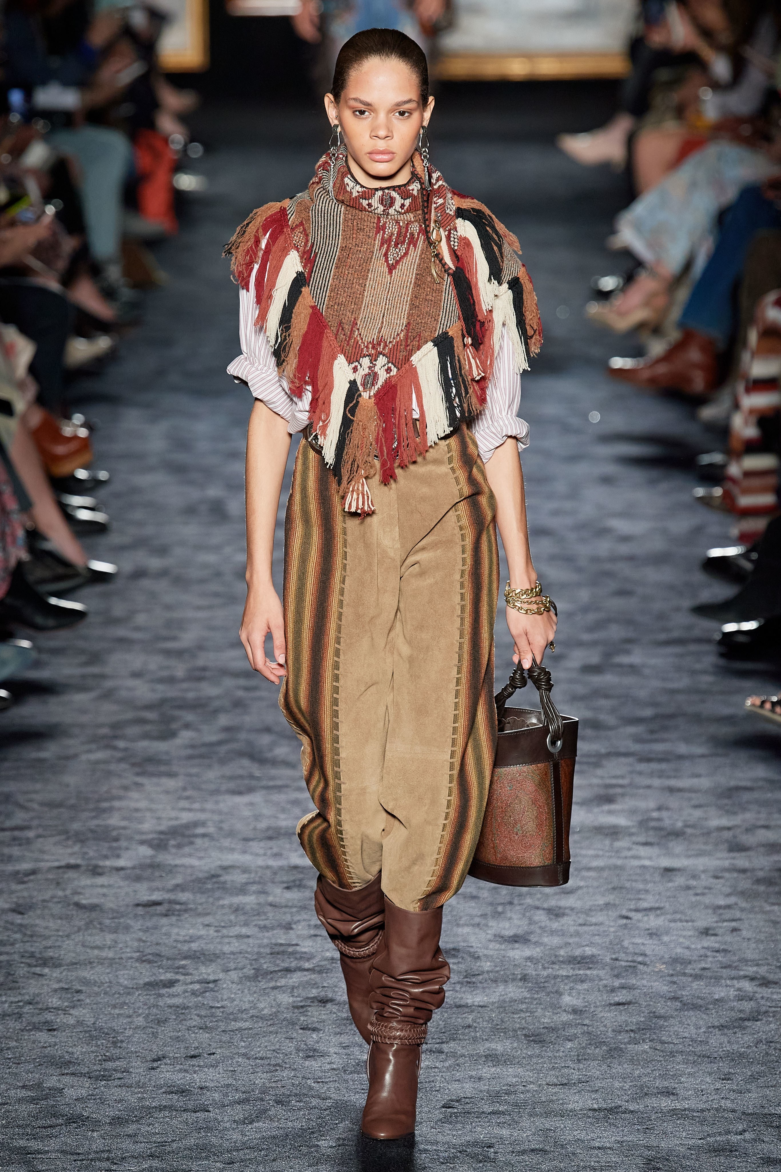 Versace mang tinh than nu quyen len san khau anh 20