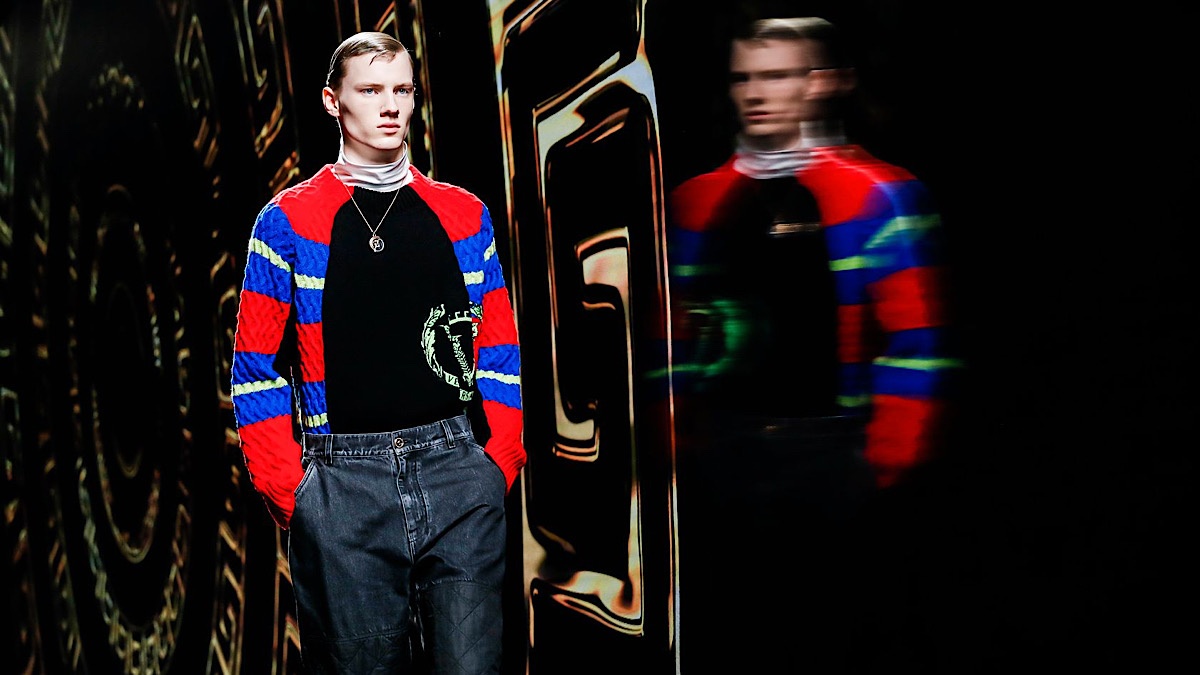 Versace mang tinh than nu quyen len san khau anh 1