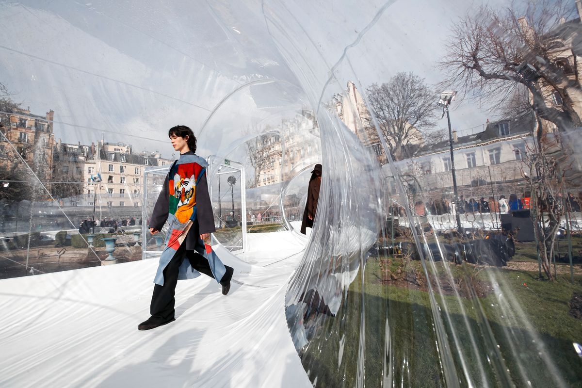 Kenzo dien show trong duong ong nhua anh 2