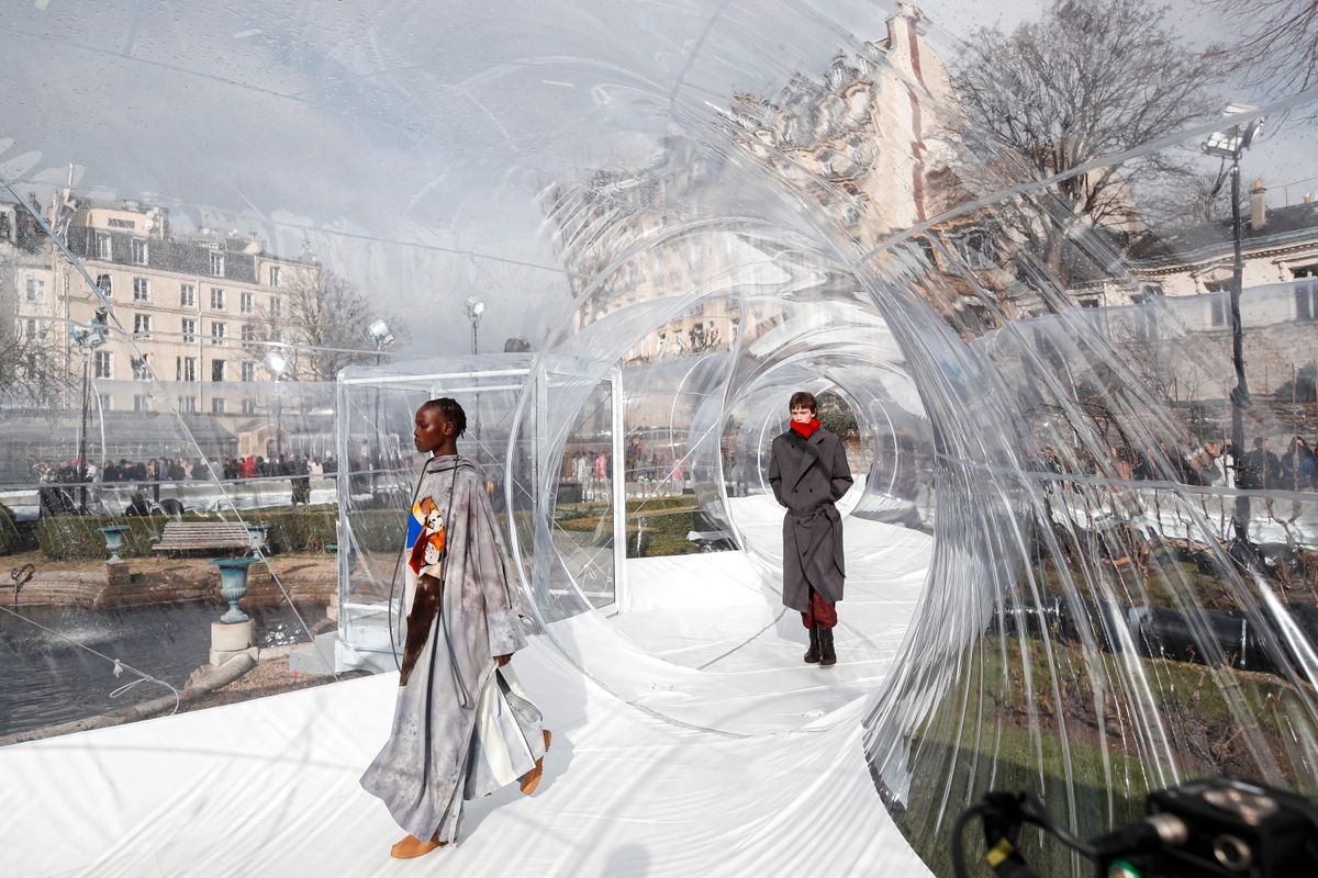 Kenzo dien show trong duong ong nhua anh 3