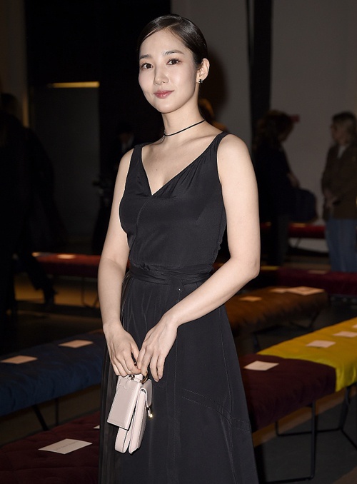 Song Hye Kyo bị chê mặc đồ già nua  ảnh 3 Song Hye Kyo bi che mac do gia nua anh 3