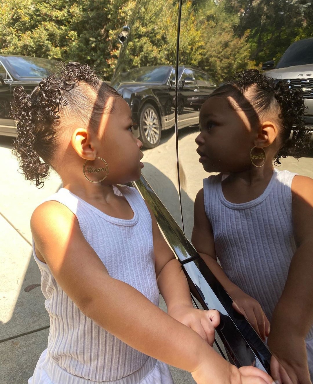 Kylie deo khuyen tai nguy hiem cho con gai anh 1