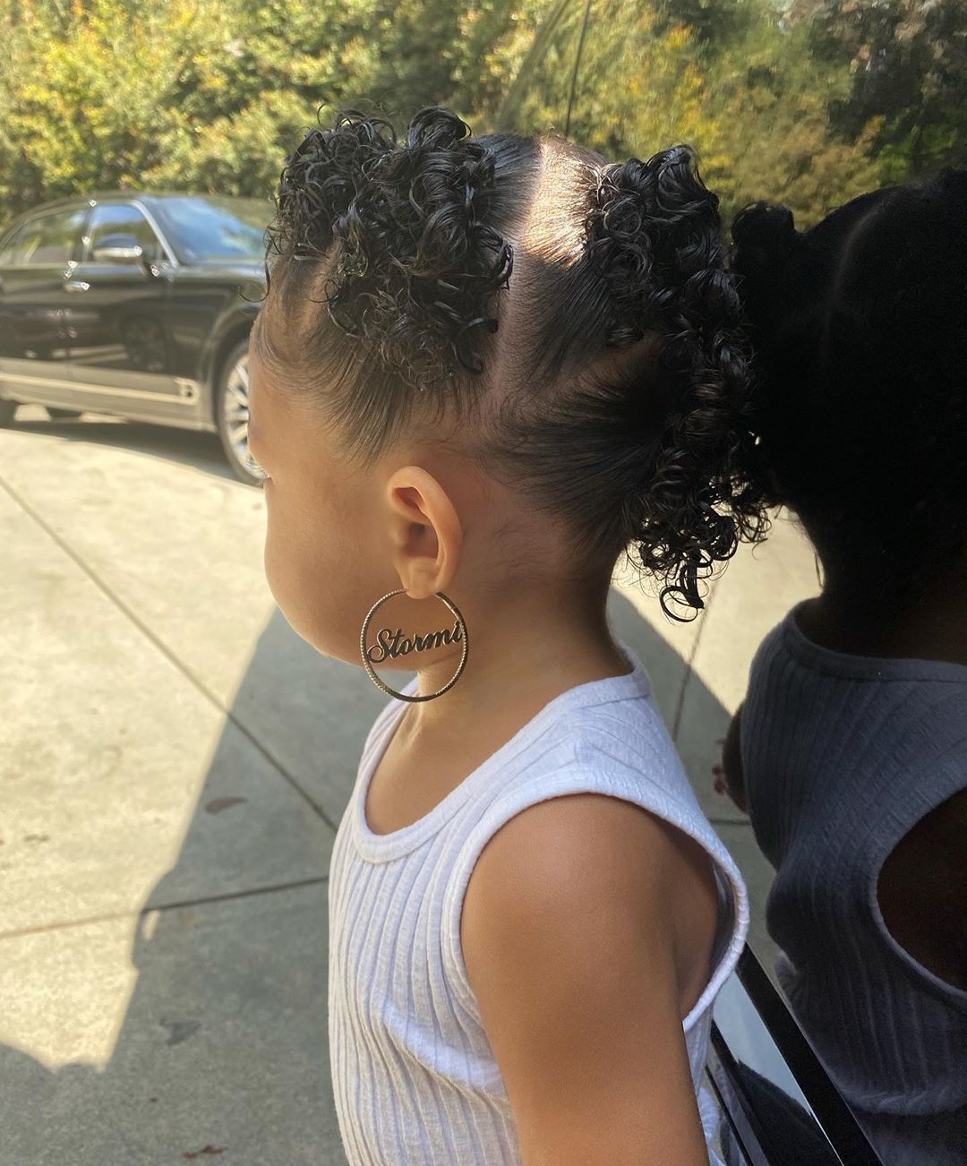 Kylie deo khuyen tai nguy hiem cho con gai anh 2