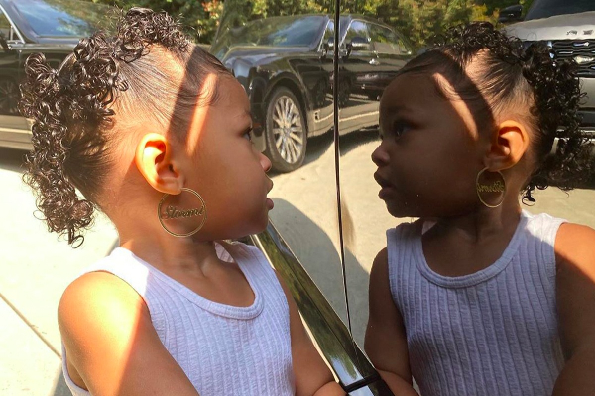 Kylie Jenner bi chi trich vi deo khuyen tai nguy hiem cho con gai hinh anh