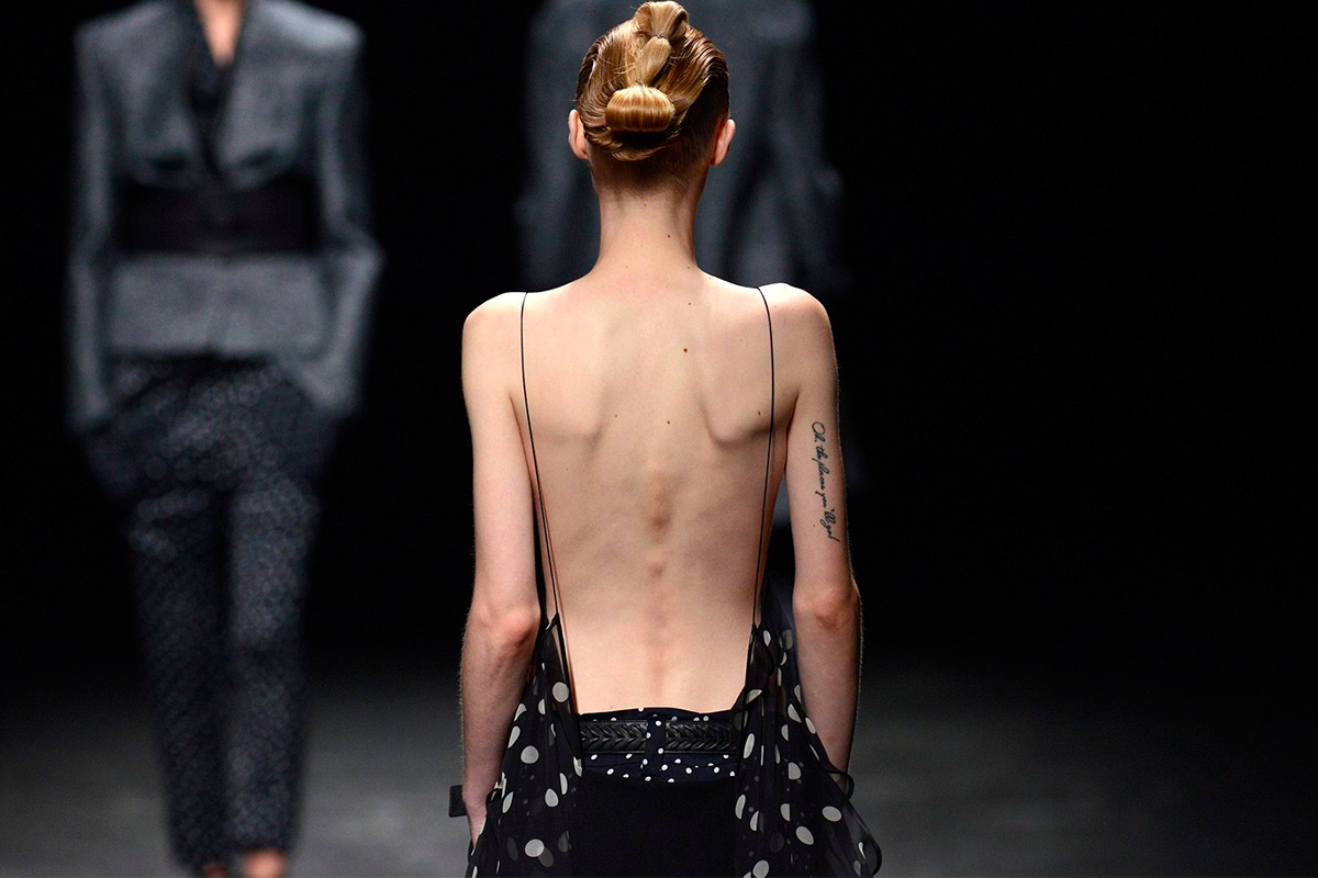 Vi sao nguoi mau size 0 luon la su lua chon hang dau trong lang mot? hinh anh