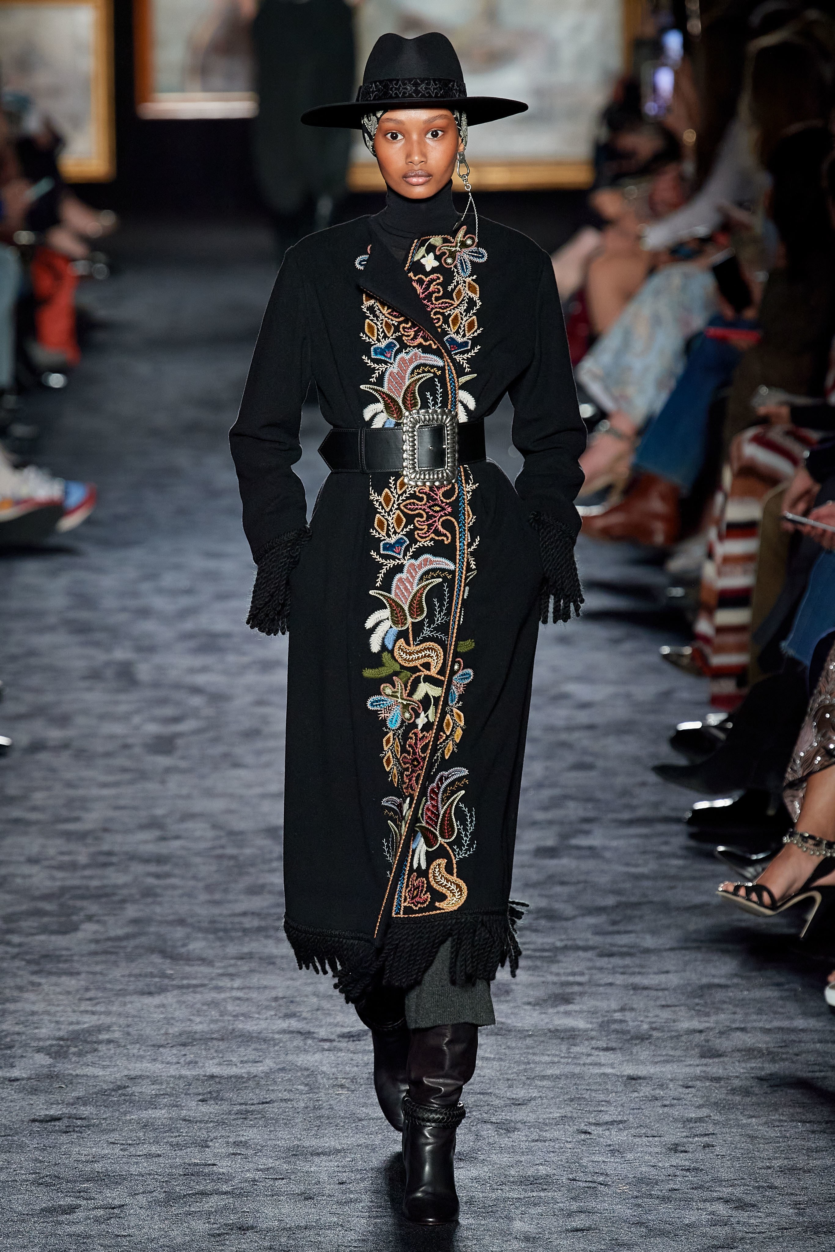 Nha mot Italy chuong do mau sac anh 4