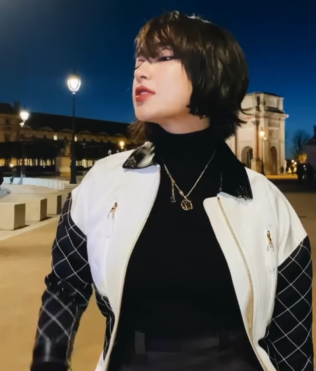 Khanh Linh cat khan hang hieu quan dau anh 3