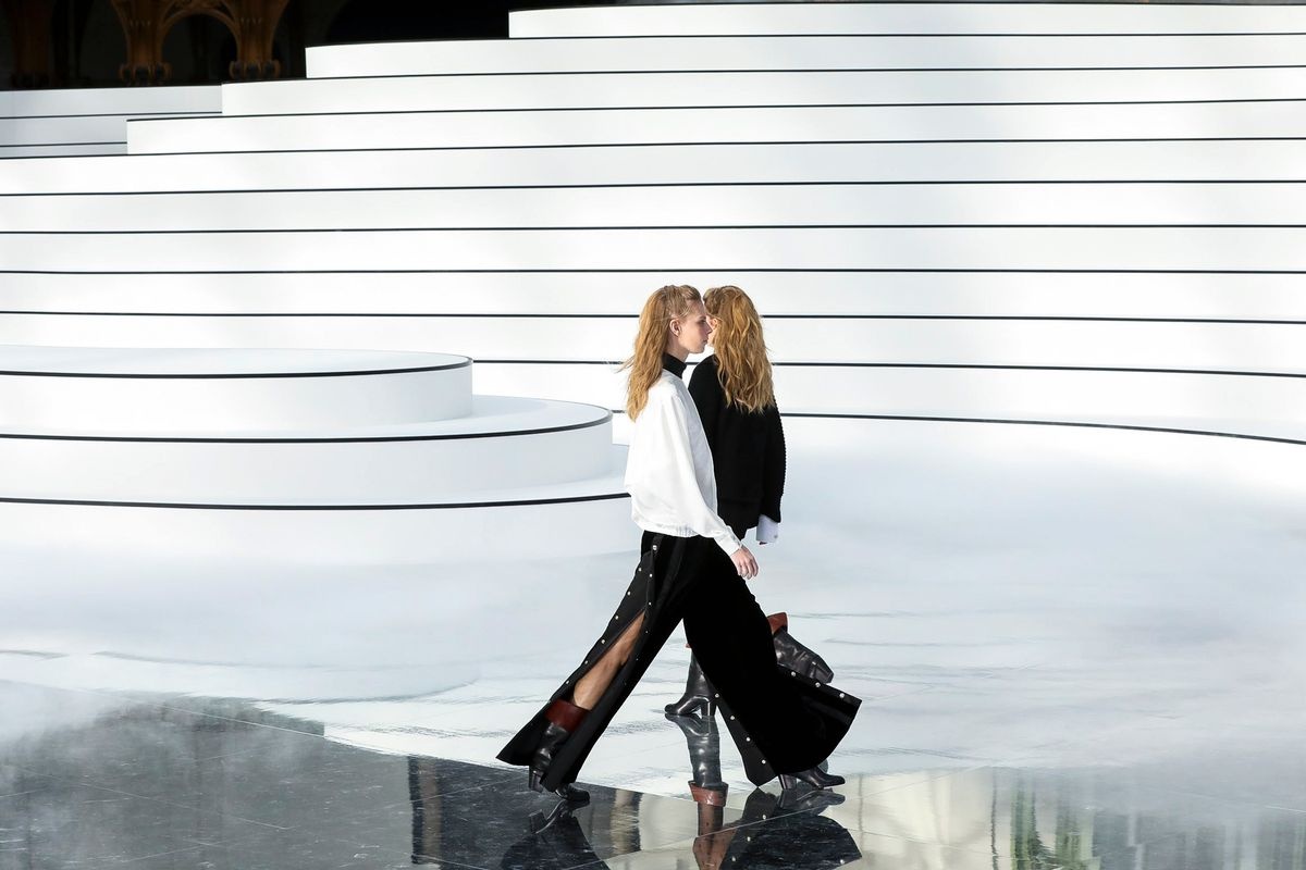 San khau Chanel bi che xau anh 4