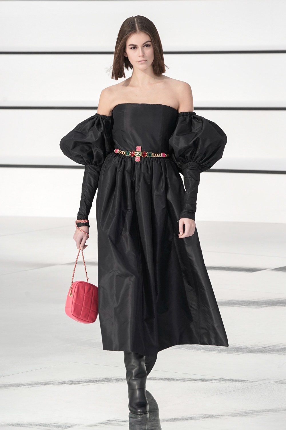 San khau Chanel bi che xau anh 9