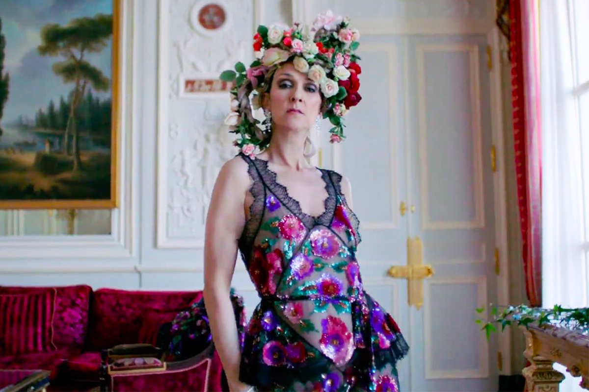 Celine Dion dien do hang hieu, xuat hien tre trung tren tap chi hinh anh