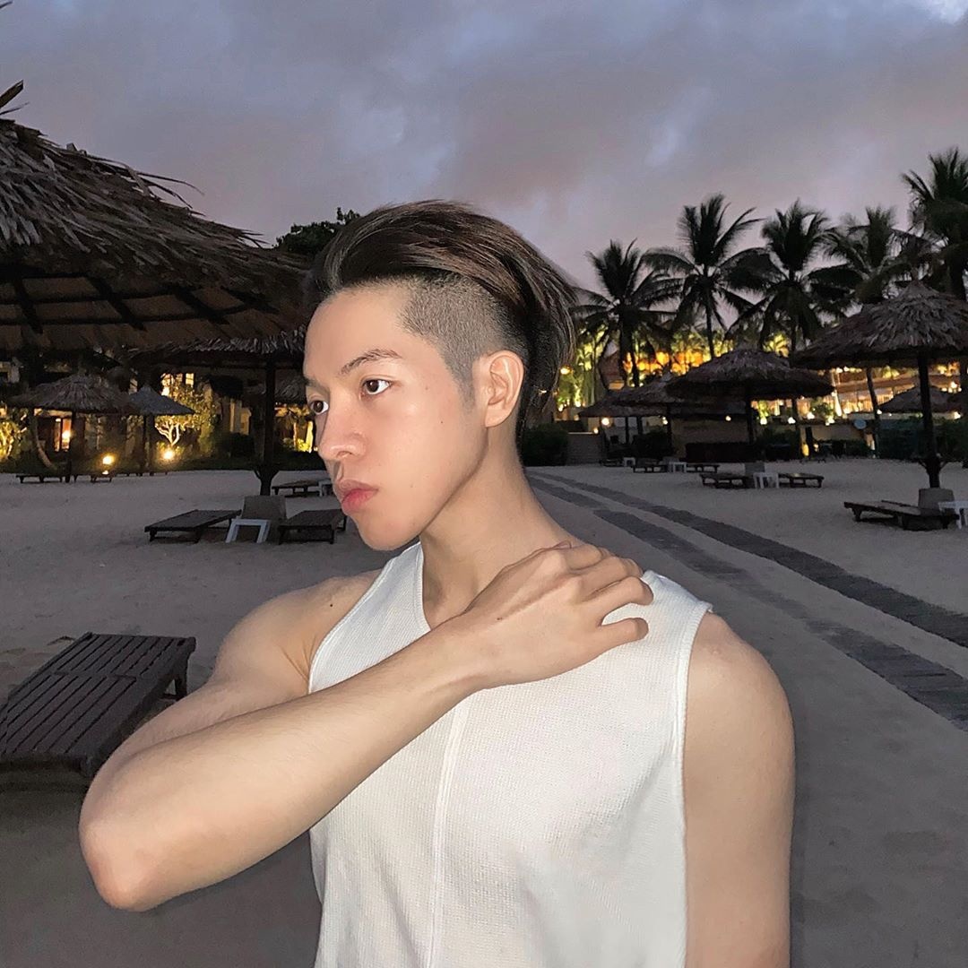 Erik chuong do ho,  khoe dang vam vo anh 6