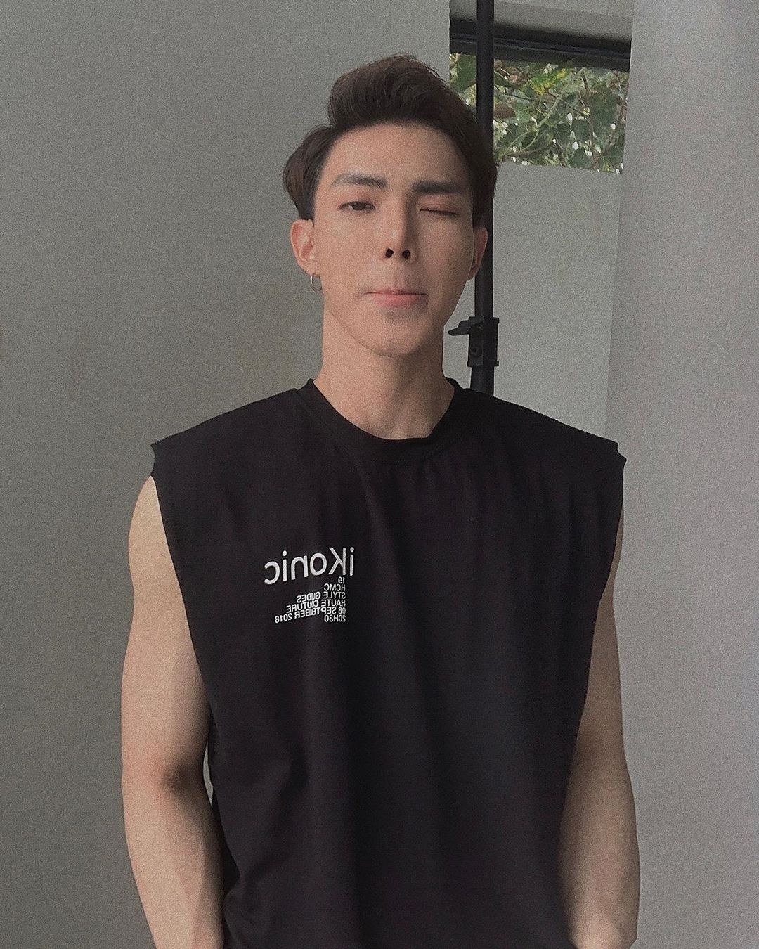 Erik chuong do ho,  khoe dang vam vo anh 3