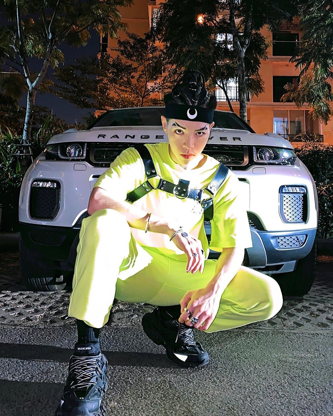 Erik chuong do ho,  khoe dang vam vo anh 7