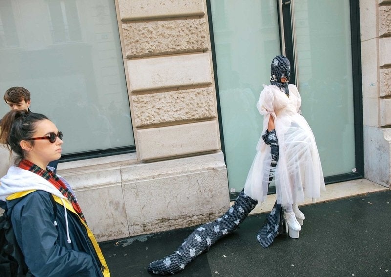 Tin do thoi trang chuong khau trang hang hieu anh 10