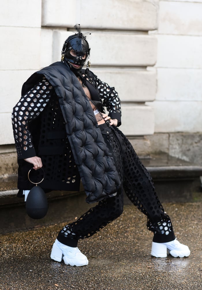 Tin do thoi trang chuong khau trang hang hieu anh 7