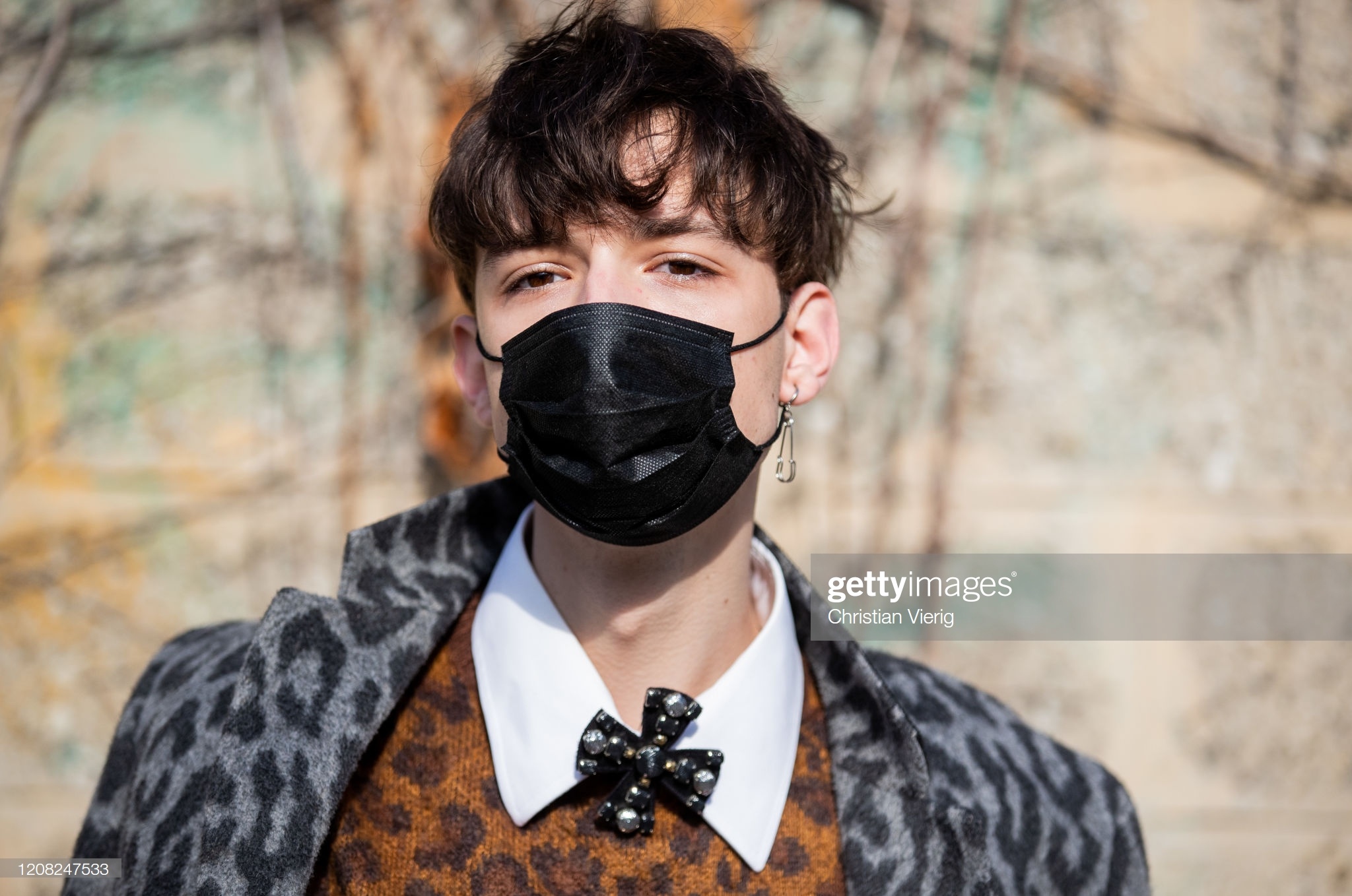 Tin do thoi trang chuong khau trang hang hieu anh 4