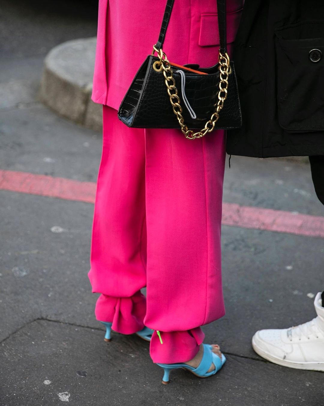 Sao Viet chuong trang phuc tong hong ngot ngao anh 3