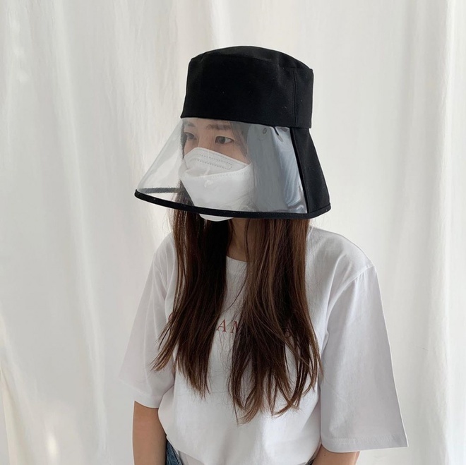 Giới trẻ Việt rộ mốt đeo mũ phòng dịch  ảnh 4 Gioi tre Viet ro mot deo mu phong dich anh 4