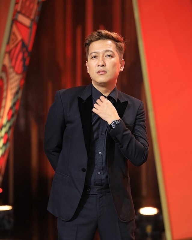 Son Tung chuong trang phuc mau noi anh 2