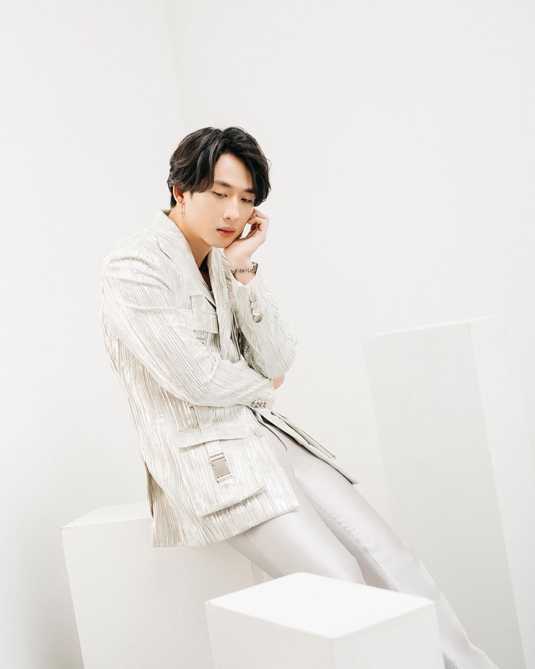 Son Tung chuong trang phuc mau noi anh 6