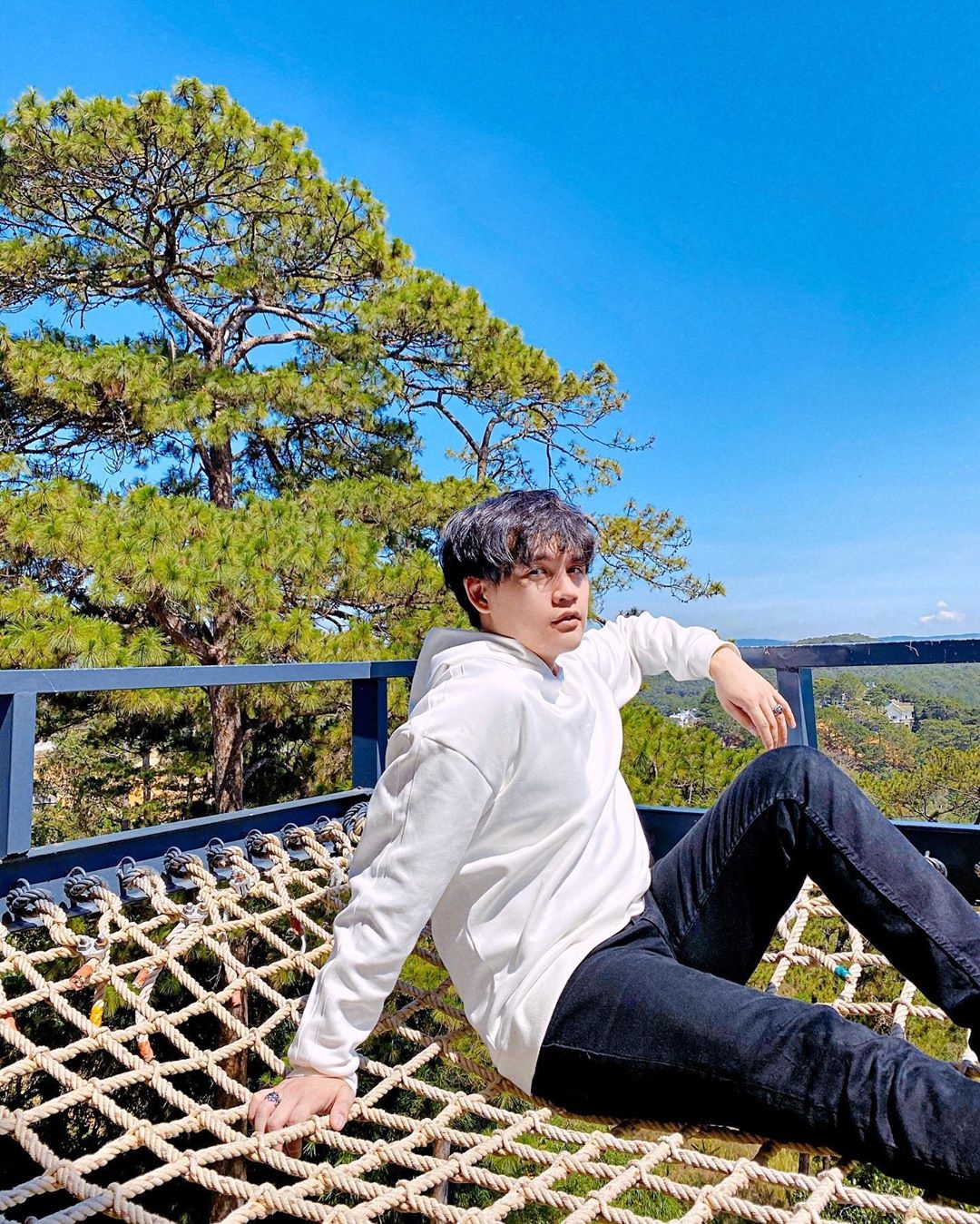 Son Tung chuong trang phuc mau noi anh 8