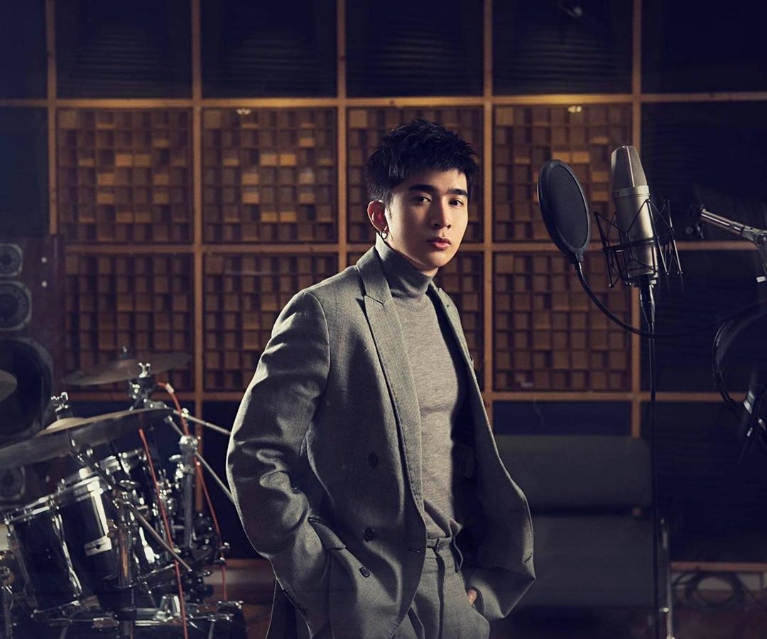 Son Tung chuong trang phuc mau noi anh 9