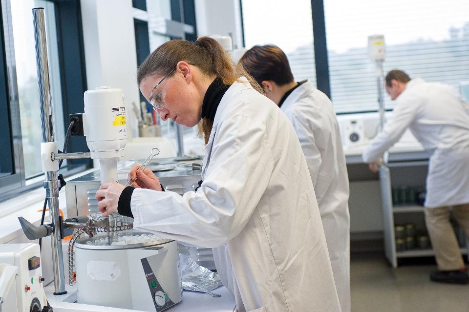 Thuong hieu the gioi day lui dich Covid-19 anh 4